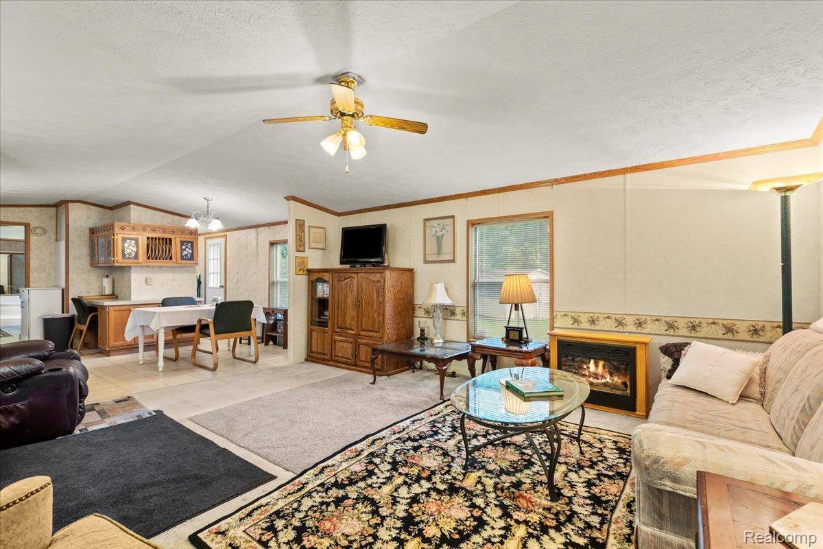 Auburn Hills City, Michigan 48326, United States, 2 Bedrooms Bedrooms, ,2 BathroomsBathrooms,Residential,Active,136456