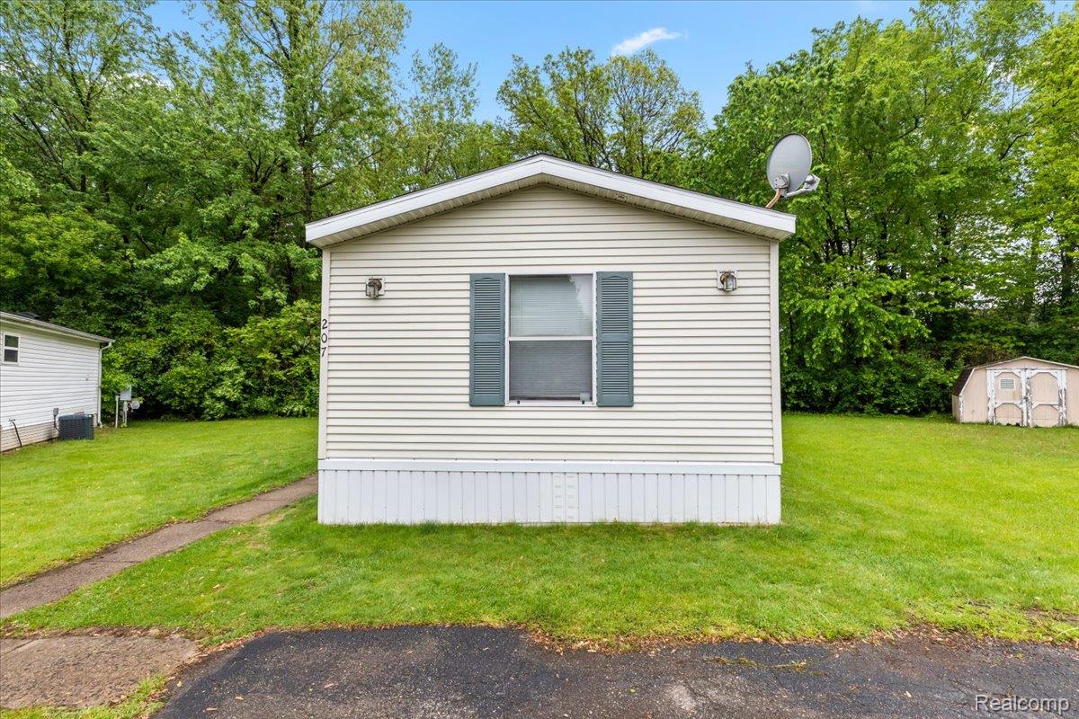 Auburn Hills City, Michigan 48326, United States, 2 Bedrooms Bedrooms, ,2 BathroomsBathrooms,Residential,Active,136456