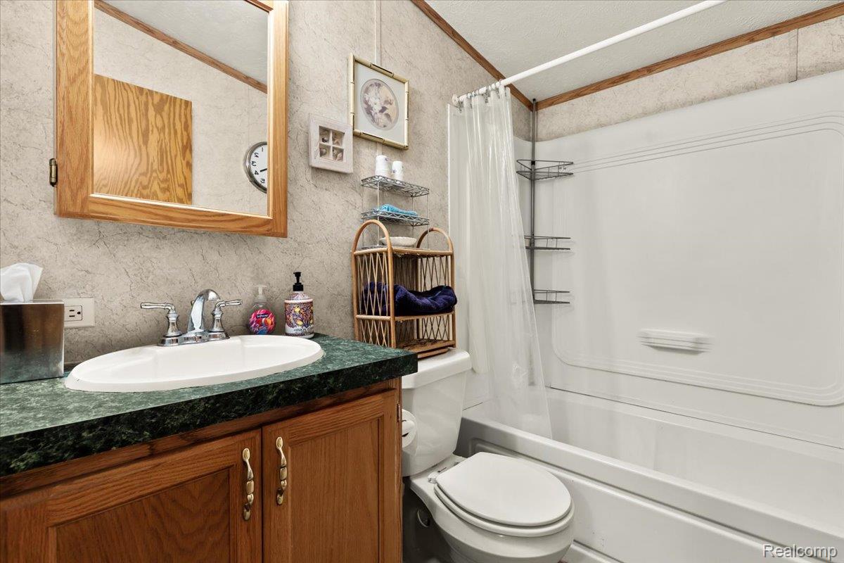 Auburn Hills City, Michigan 48326, United States, 2 Bedrooms Bedrooms, ,2 BathroomsBathrooms,Residential,Active,136456