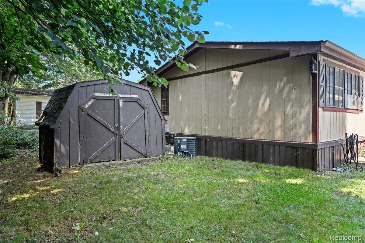 Auburn Hills City, Michigan 48326, United States, 3 Bedrooms Bedrooms, ,2 BathroomsBathrooms,Residential,Active,185556