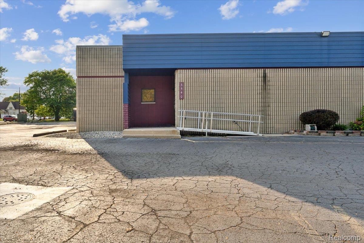 3540 Biddle Wyandotte Individual Suite Lease