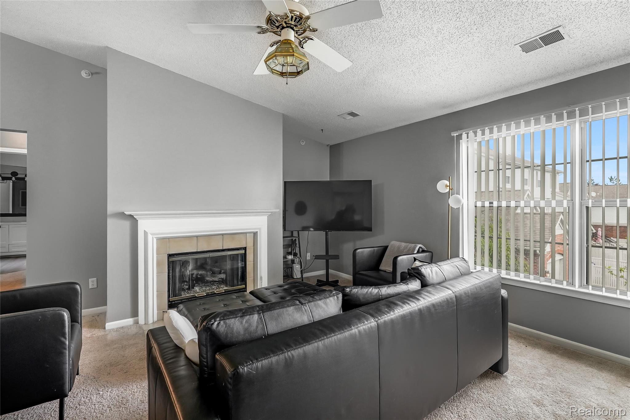 49523 Pointe Crossing