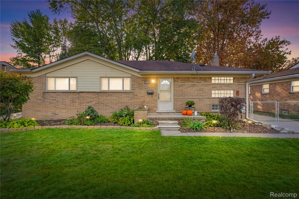 14371 SUNBURY ST, LIVONIA, MI 48154 - Image 89df46d2ba8f17e42ab2c11ee79e3c19/1179803360