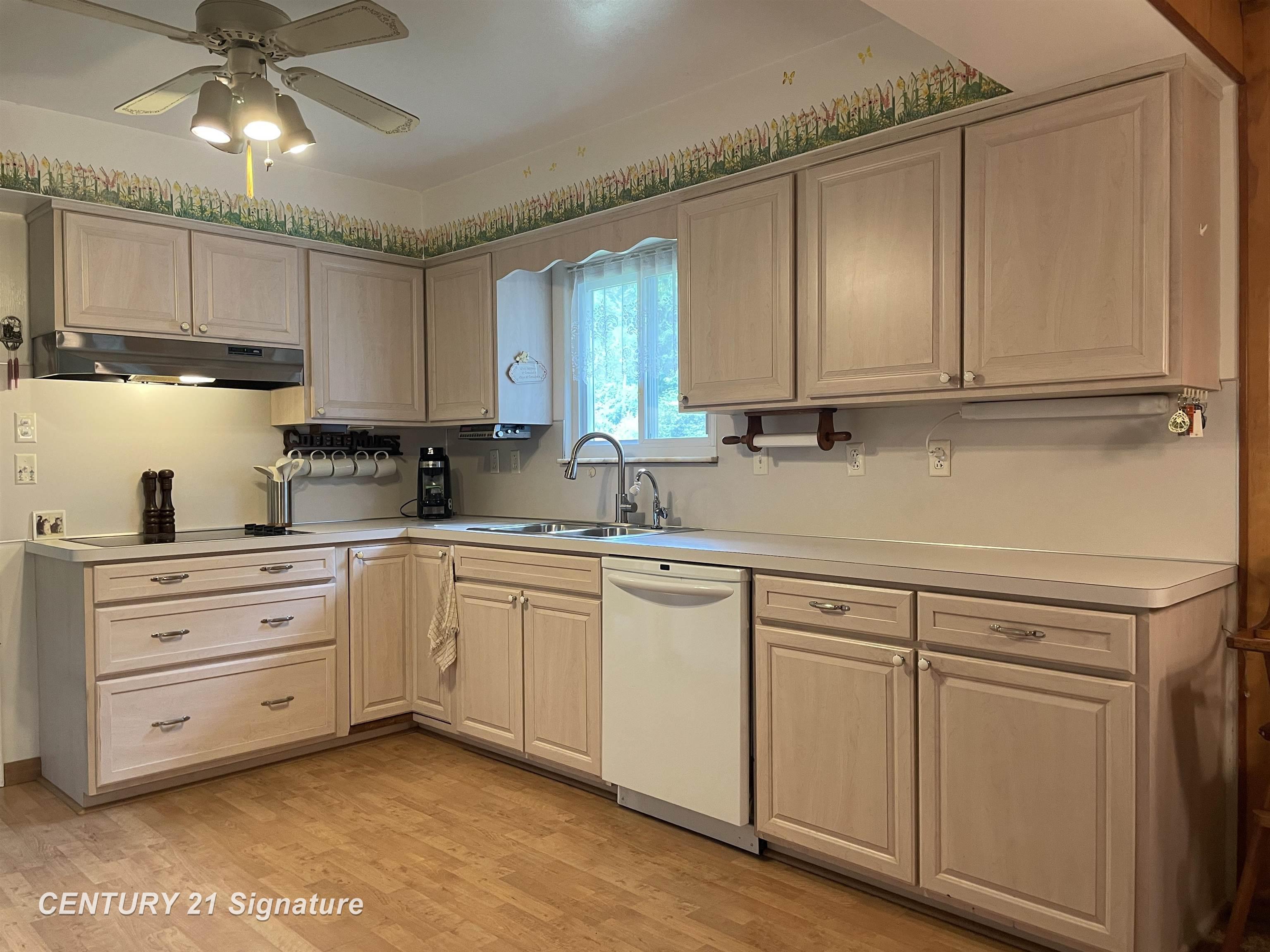 1045 N Pinecrest Lane