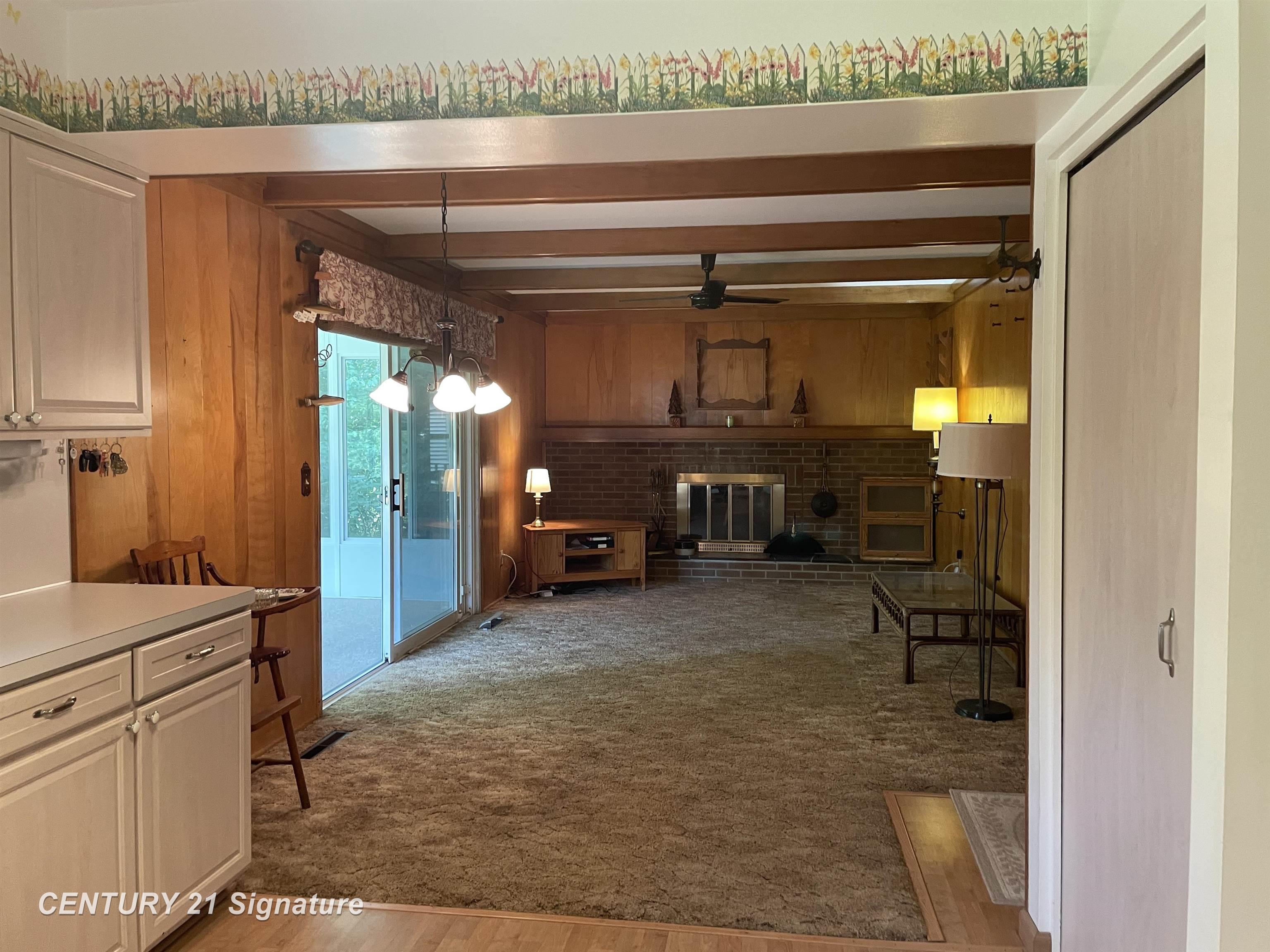1045 N Pinecrest Lane