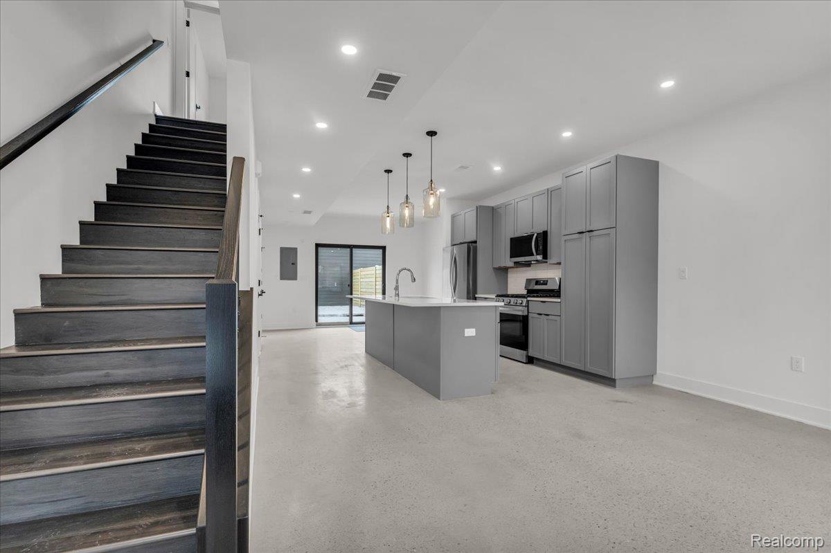 7542 Churchill Street C21