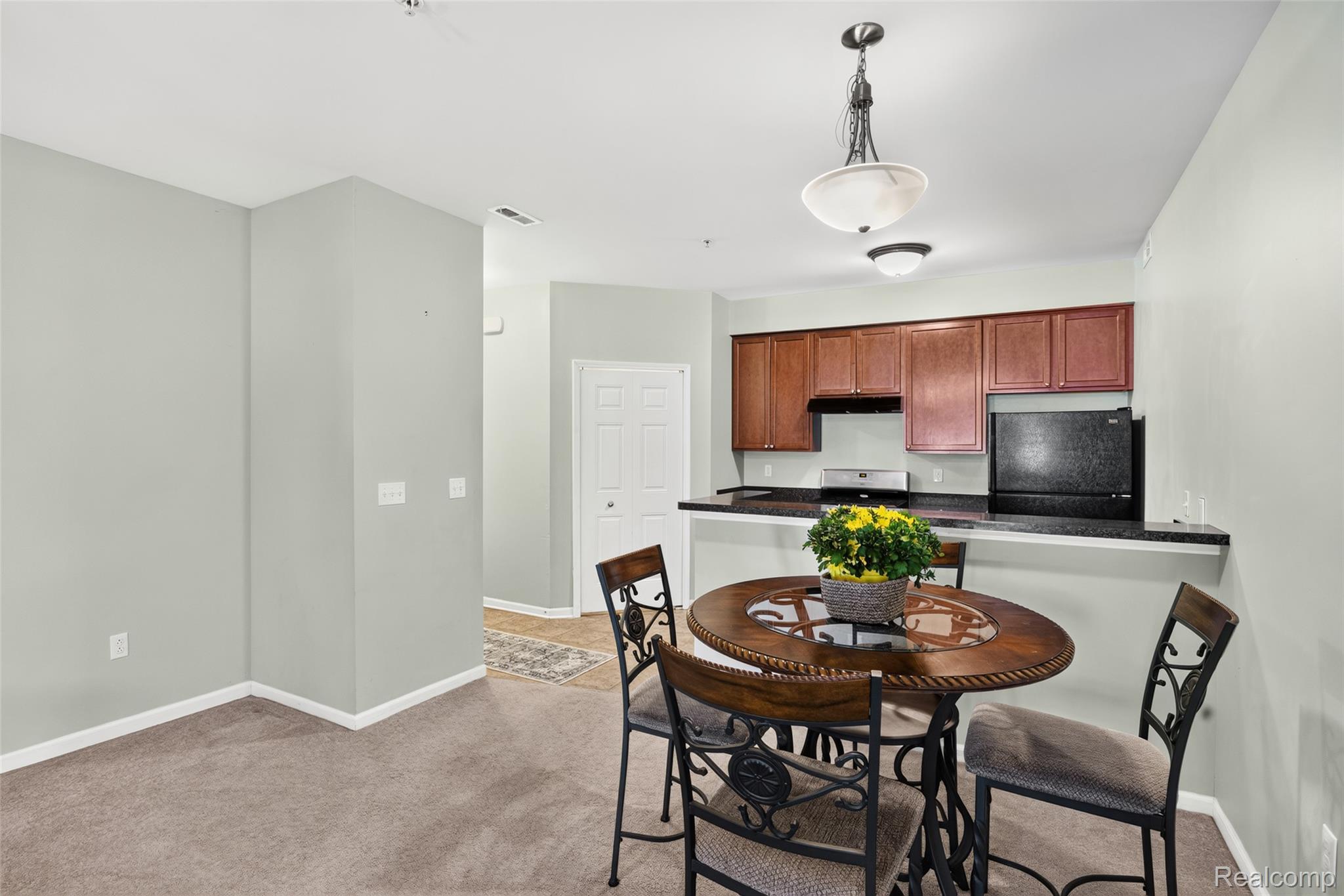 1006 W Summerfield Glen Circle