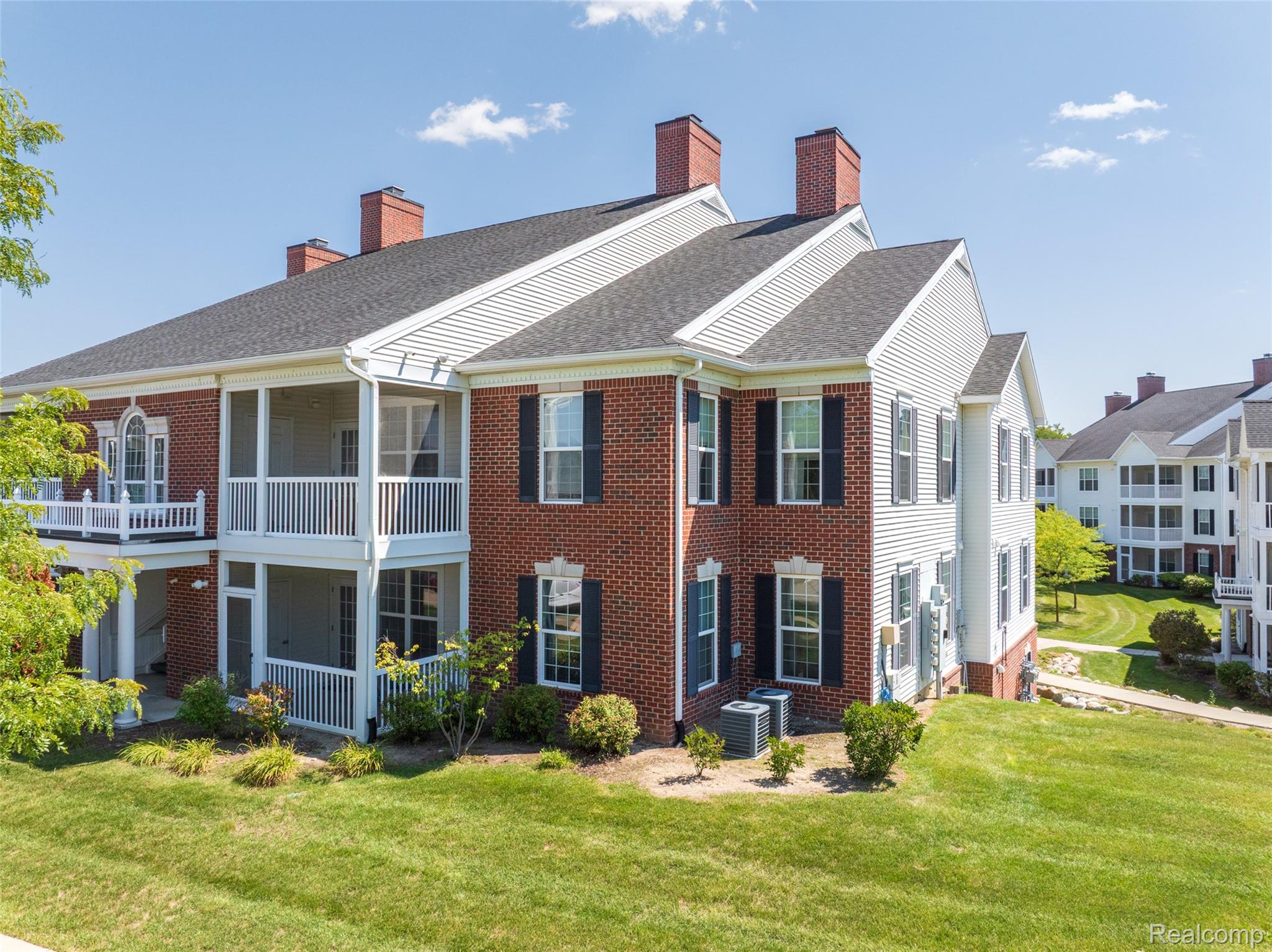 1006 W Summerfield Glen Circle