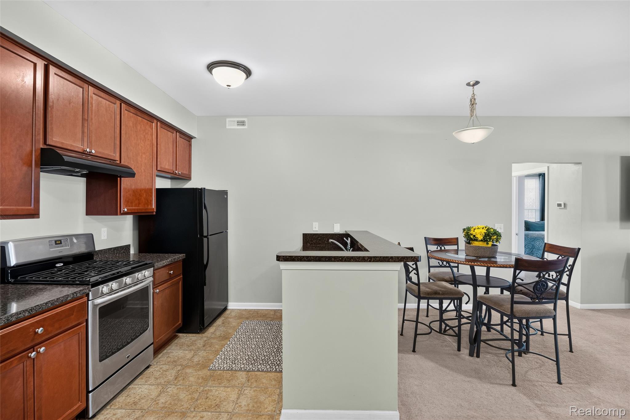 1006 W Summerfield Glen Circle