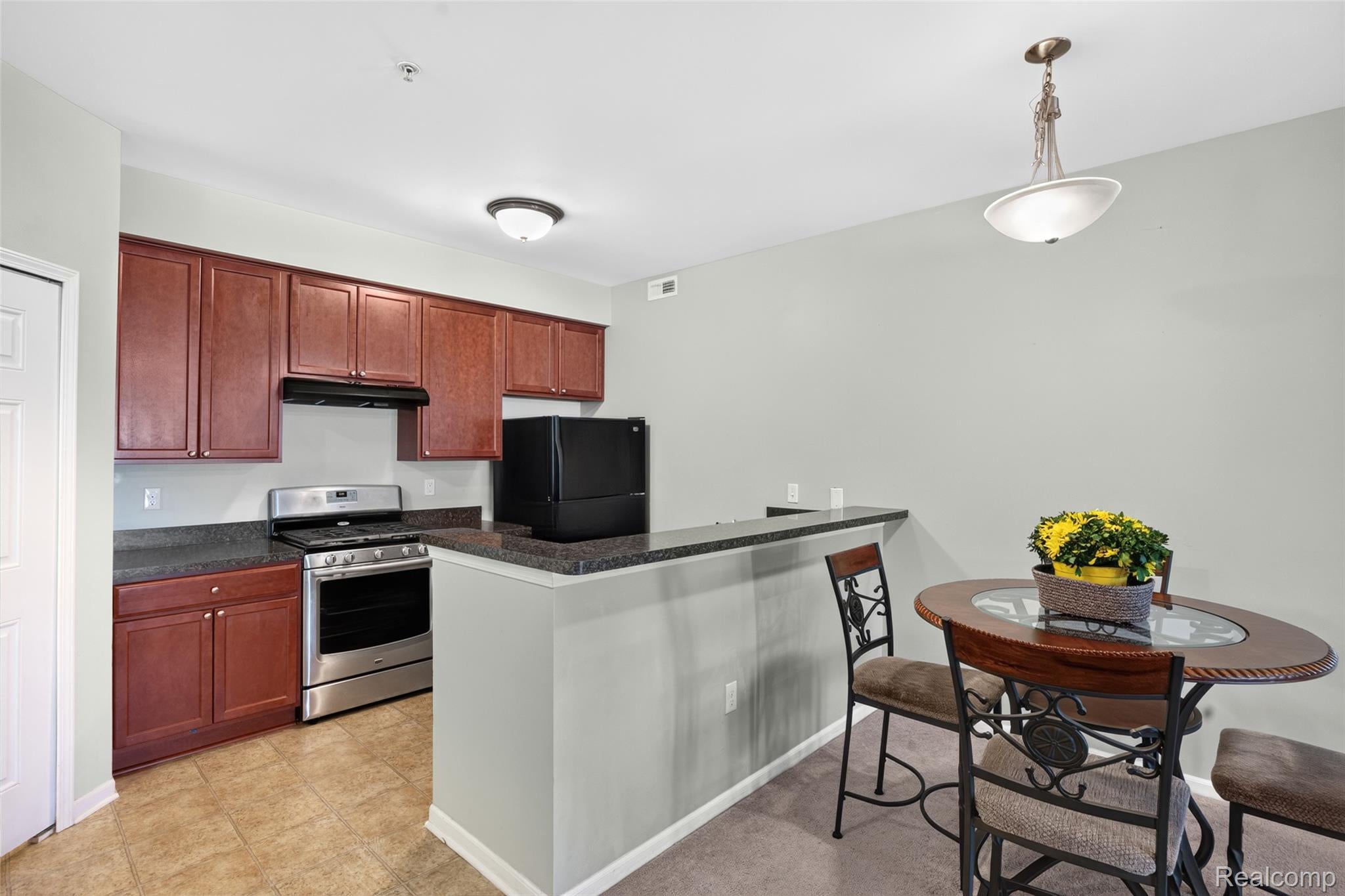 1006 W Summerfield Glen Circle