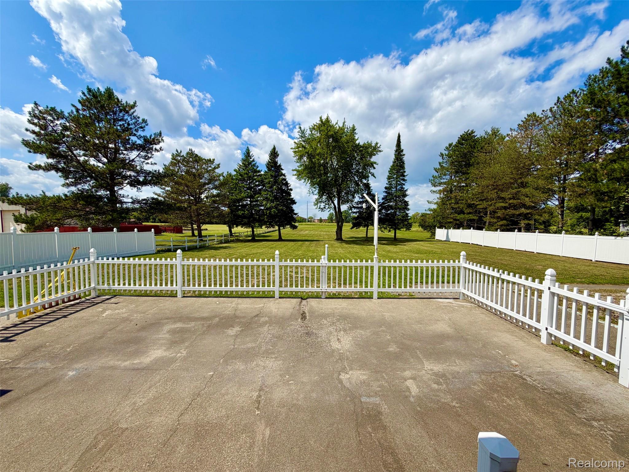 1222 Howe Road