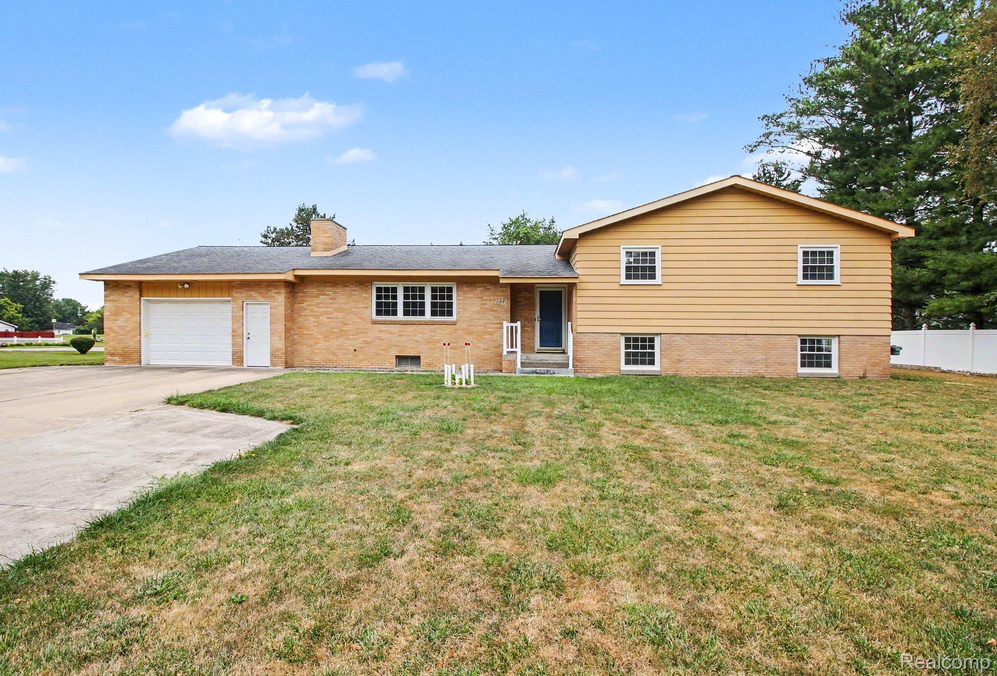 1222 Howe Road