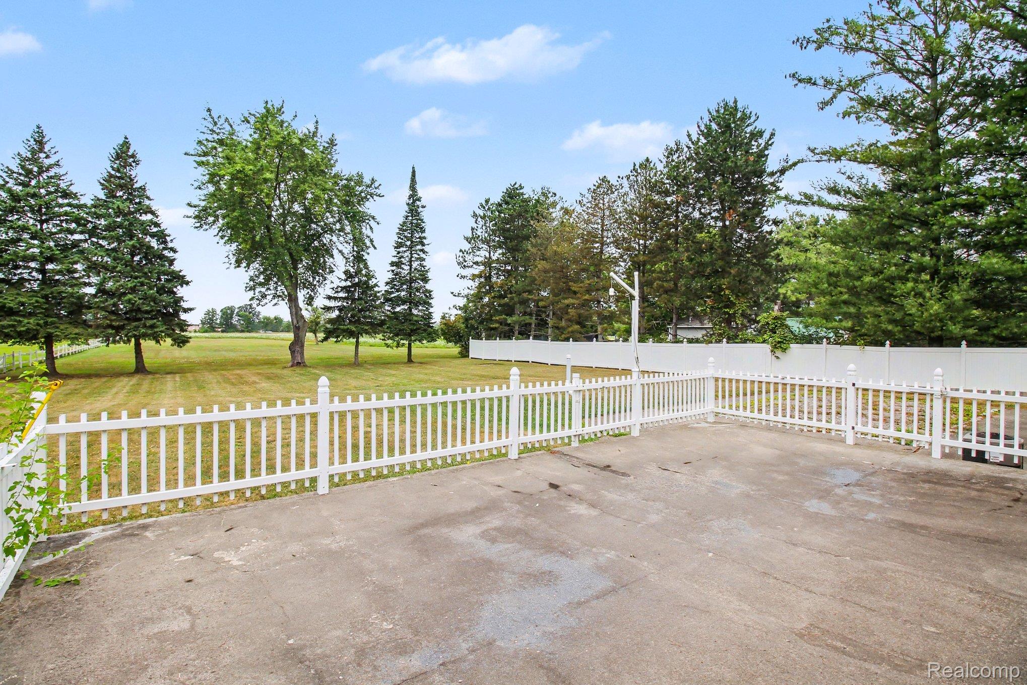 1222 Howe Road