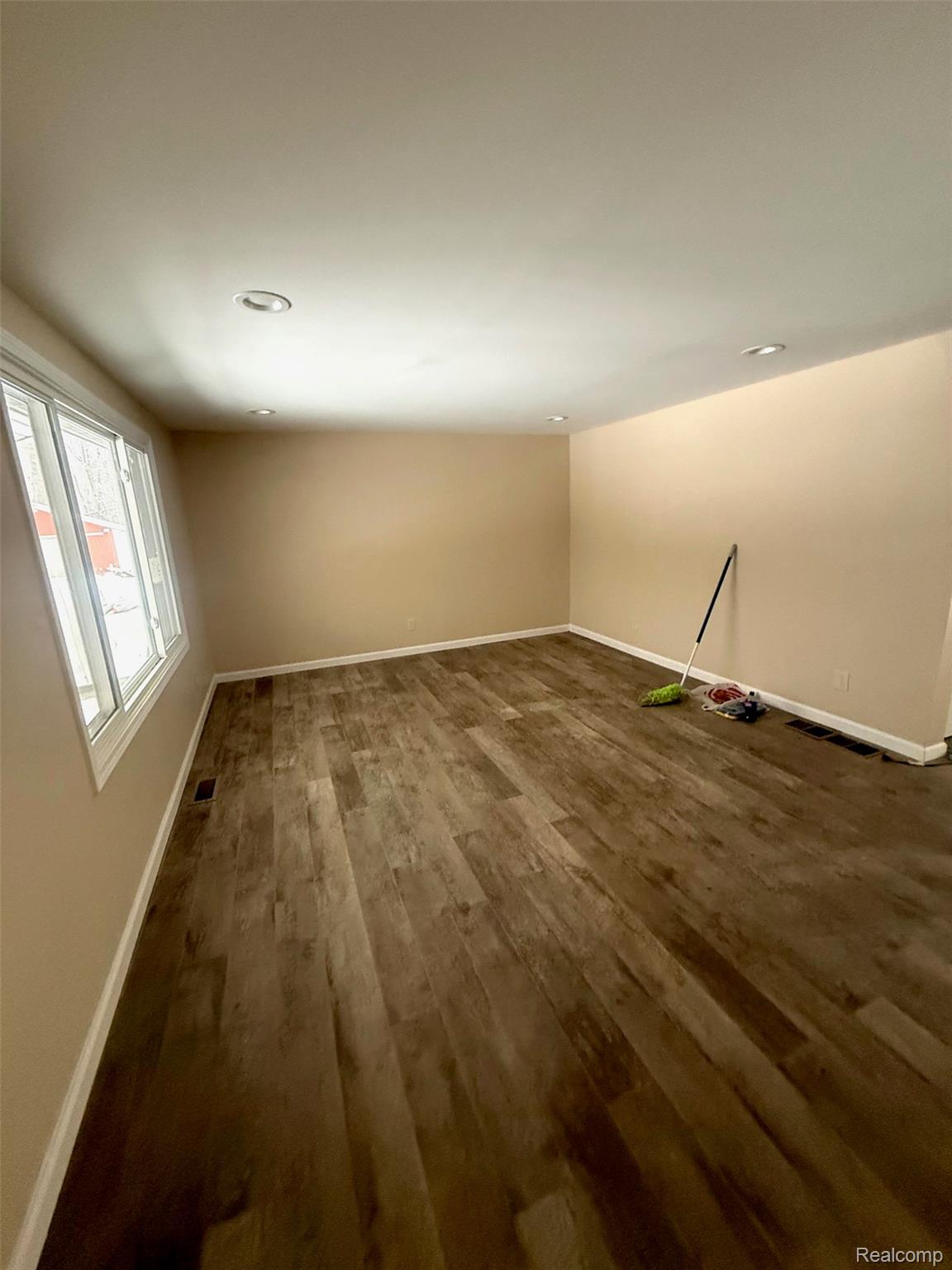 1425 S Cemetery Road