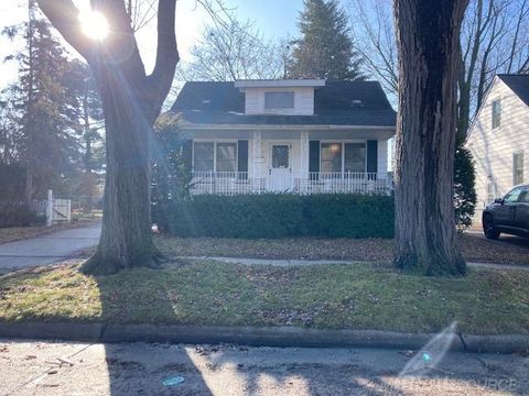 8442 Central Street Center Line City MI 48015