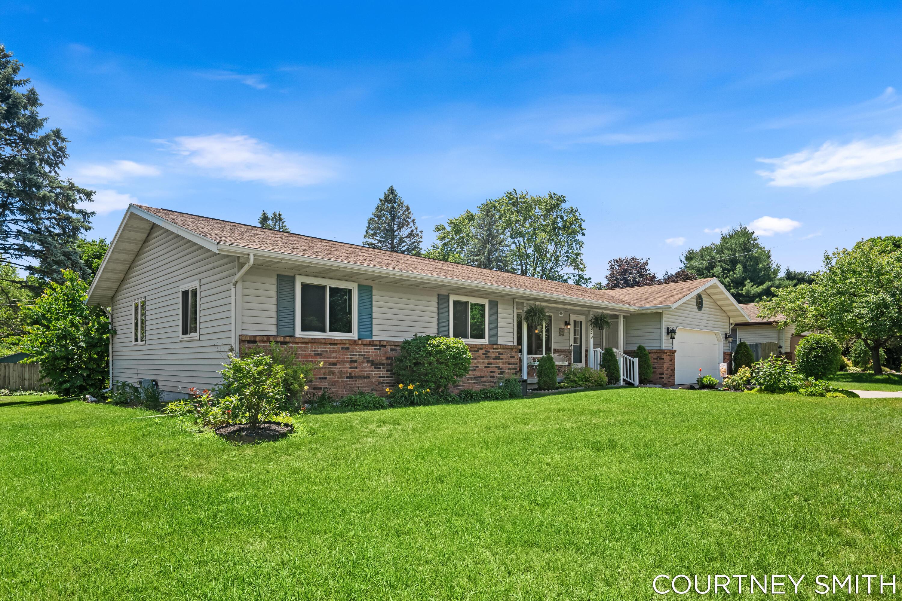 672 Birchwood Court SE