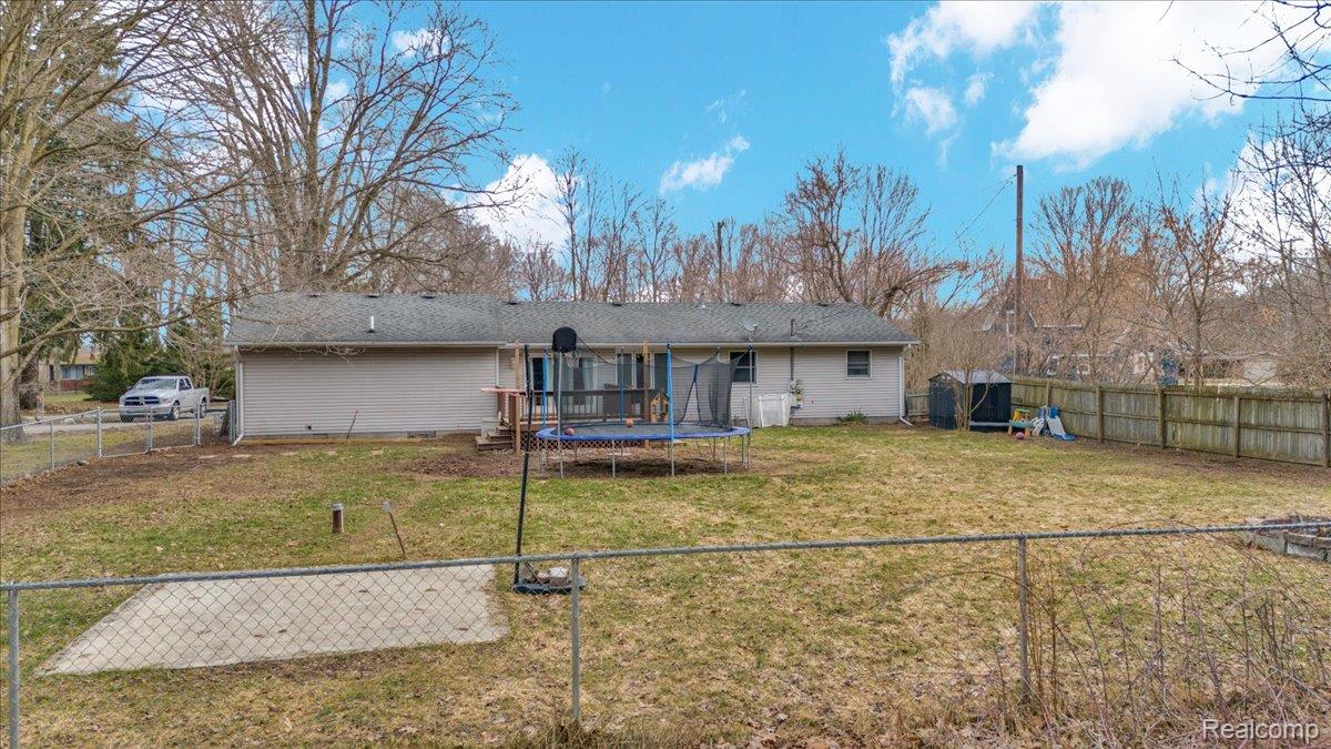 6865 ABBOTTSFORD Road