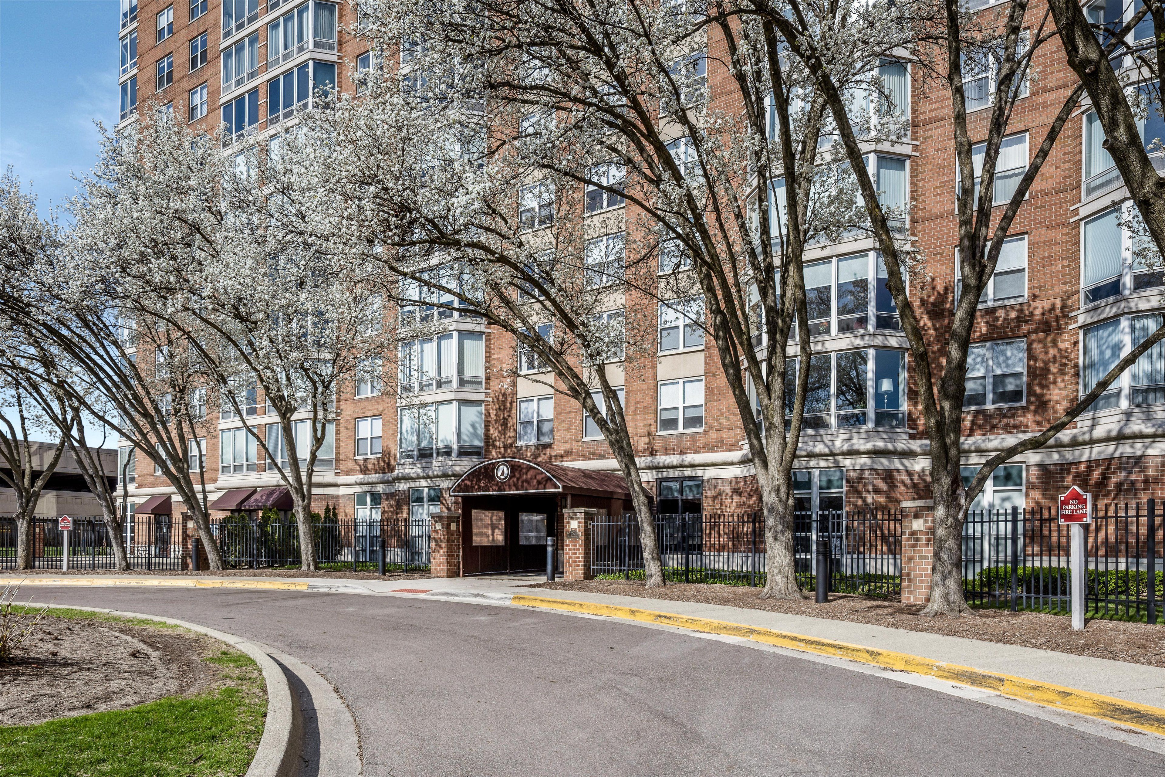 250 E HARBORTOWN Drive 1107