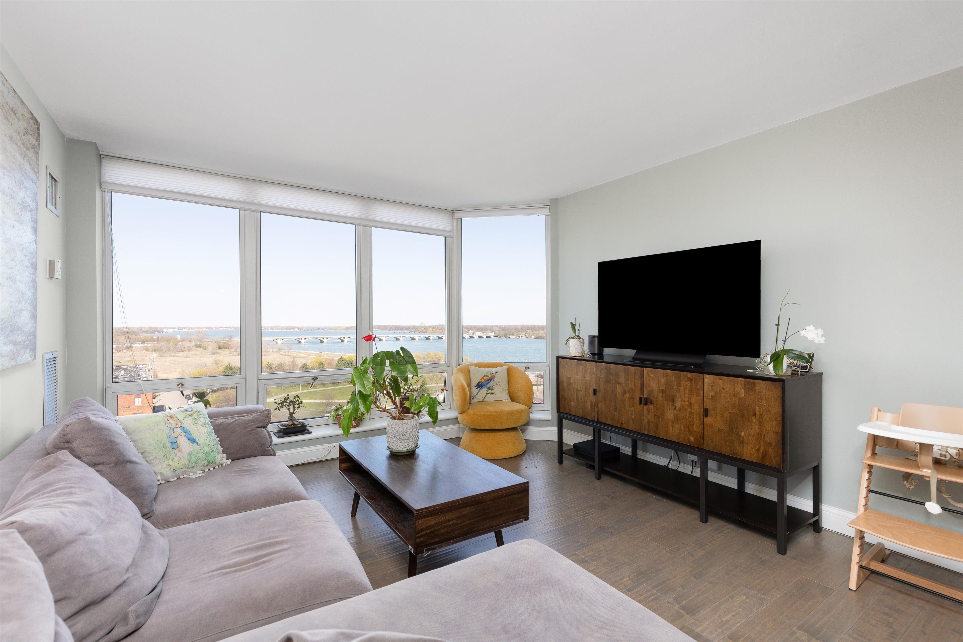 250 E HARBORTOWN Drive 1107