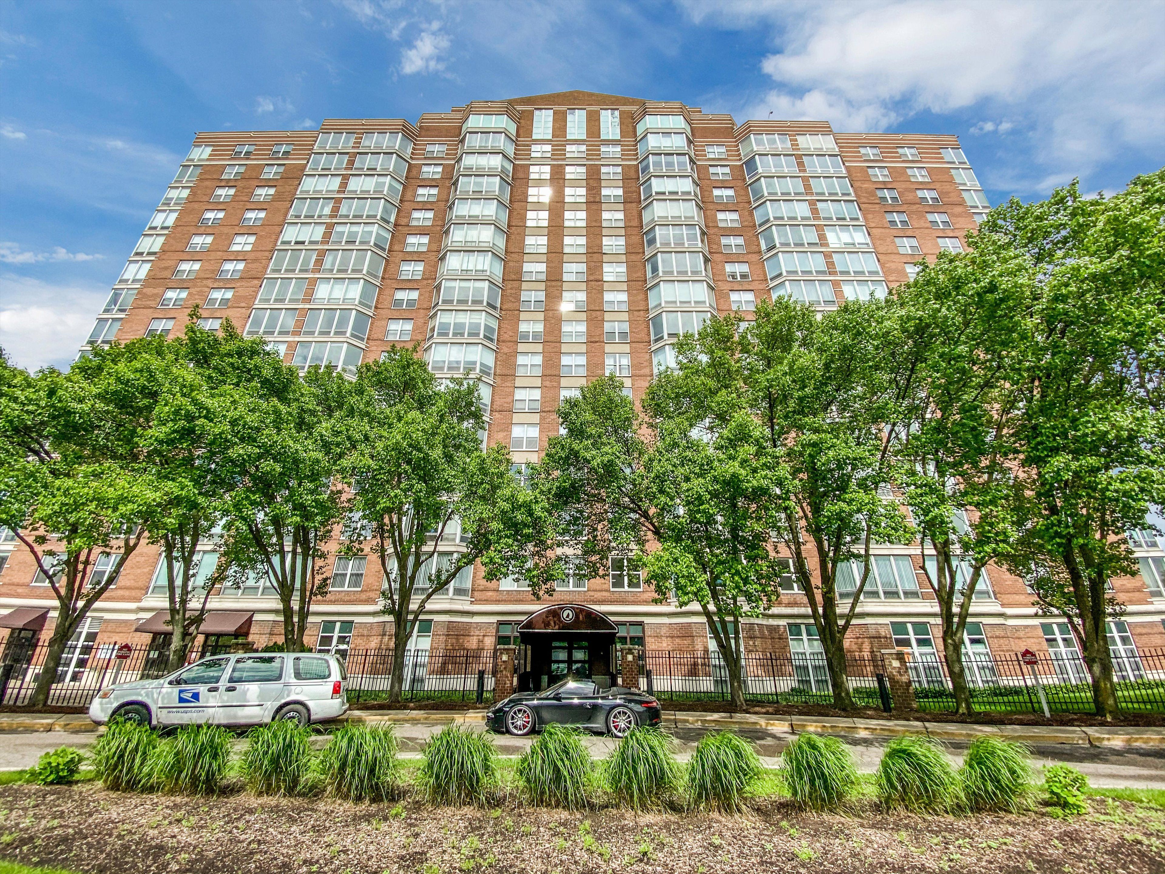 250 E HARBORTOWN Drive 1107