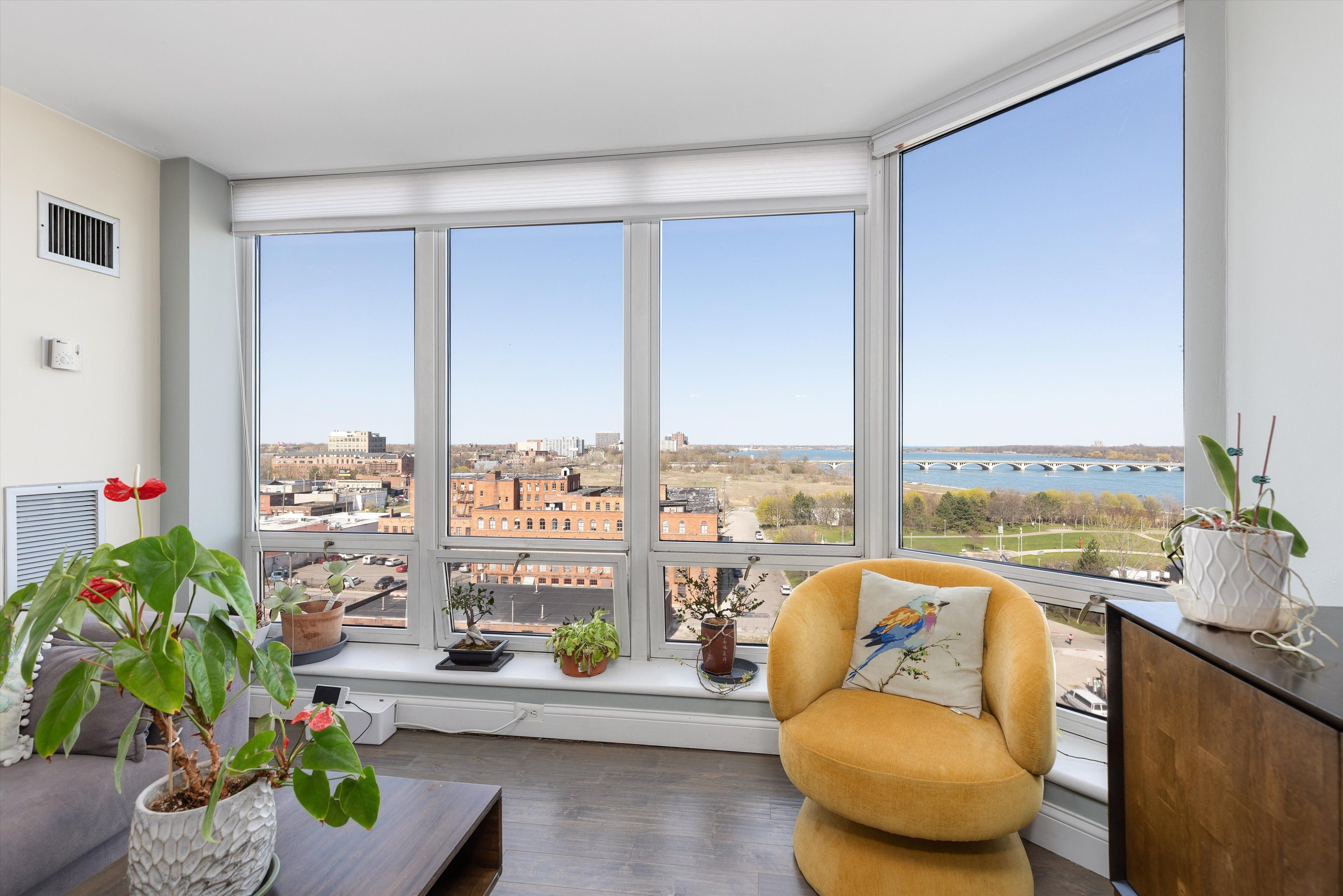 250 E HARBORTOWN Drive 1107