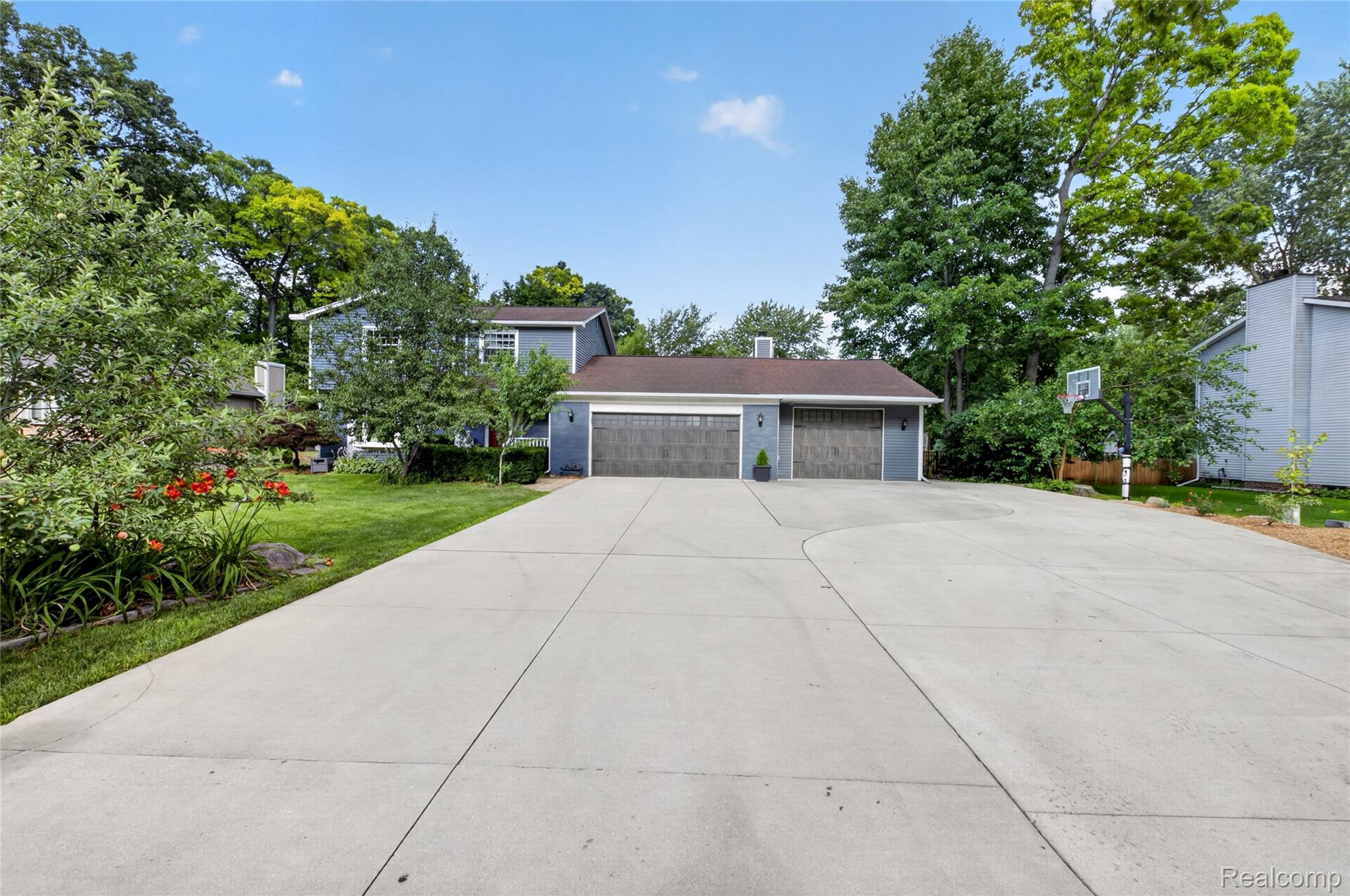 5890 Chickadee Lane