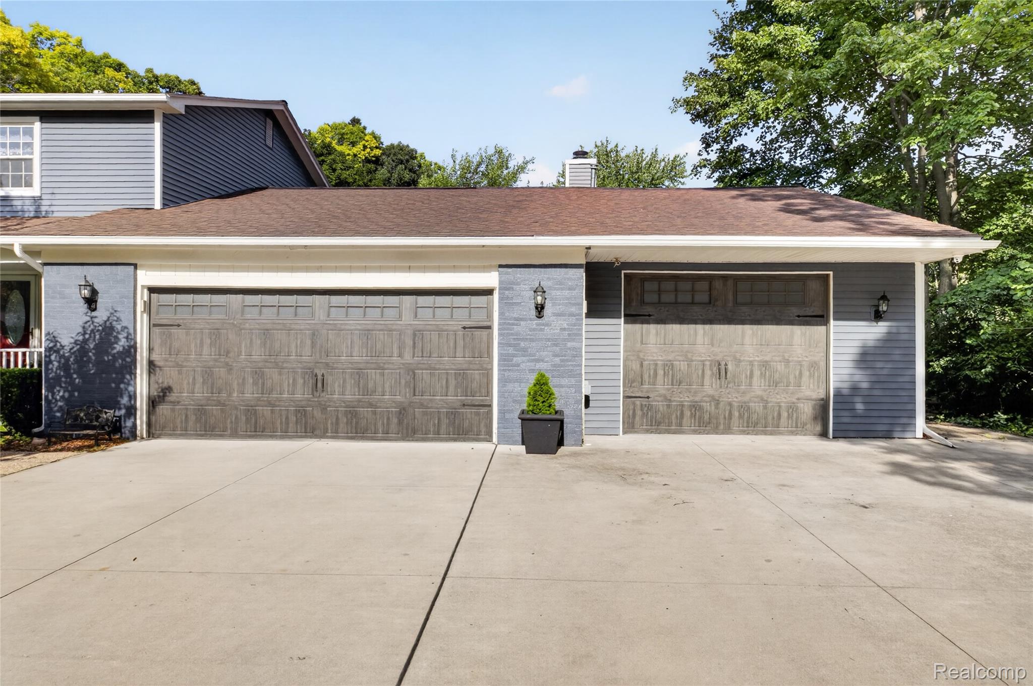 5890 Chickadee Lane