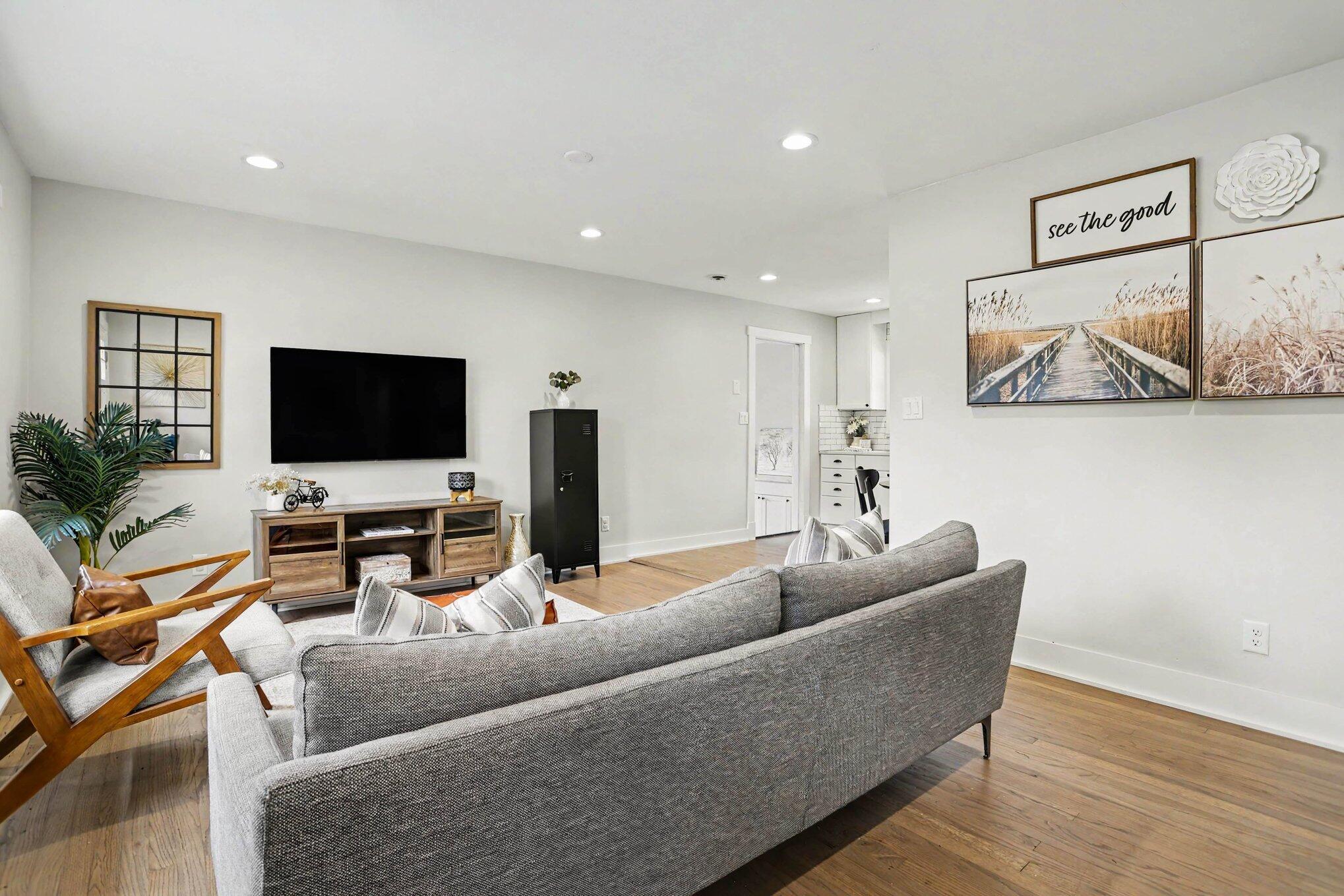 823 W Merchant Street