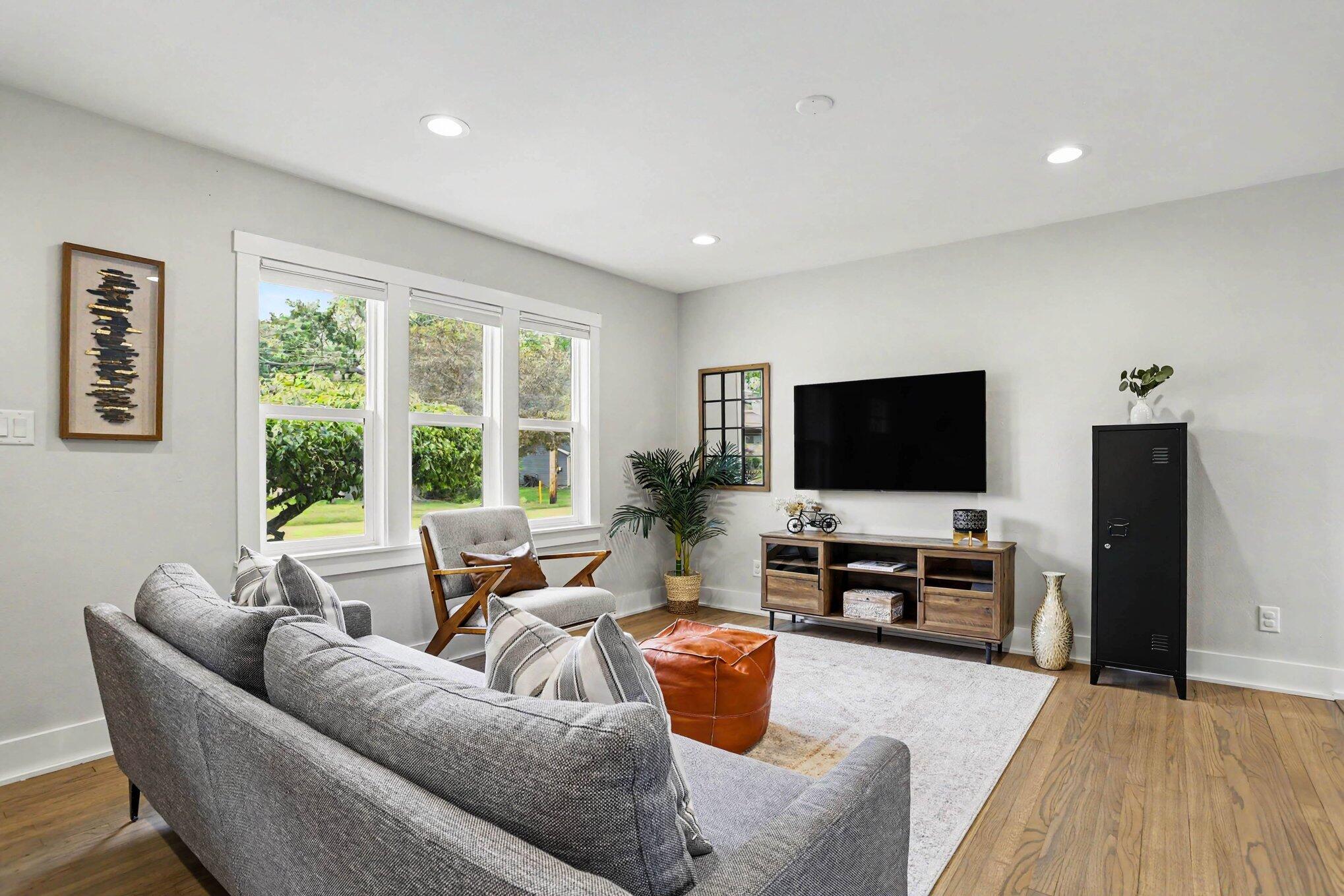 823 W Merchant Street