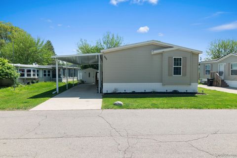 Photo of 303 Toucan Street, Rochester Hills City, MI 48309 (MLS # 20261035275)