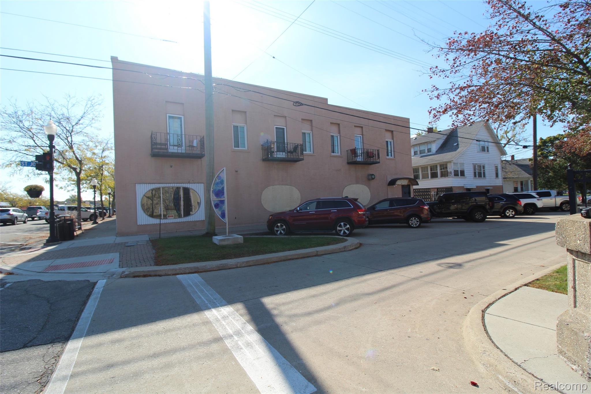 2704 W Jefferson Avenue