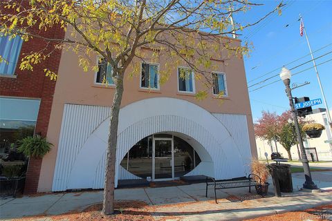 2704 W Jefferson Avenue Trenton City MI 48183