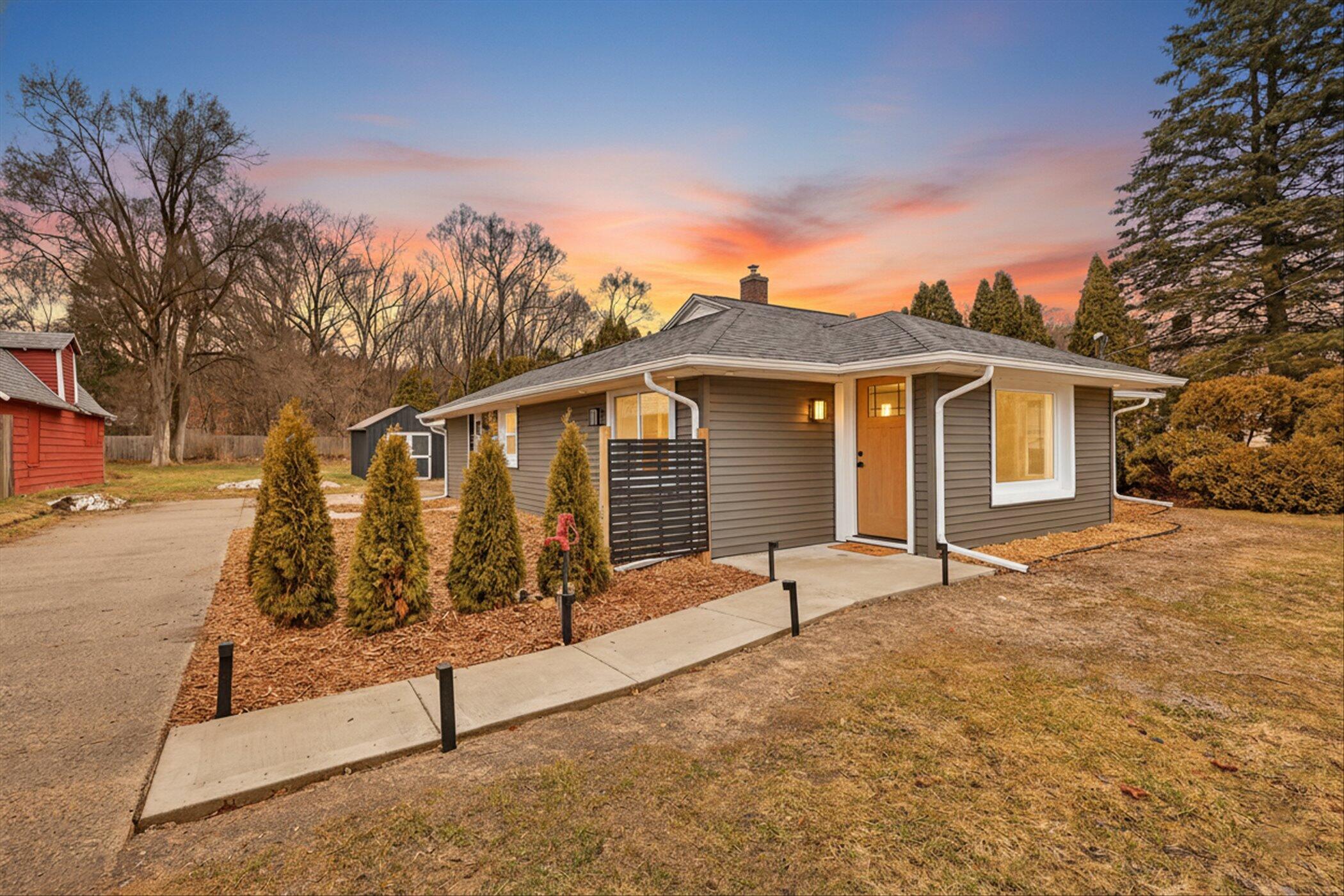 4261 13 Mile Road NE