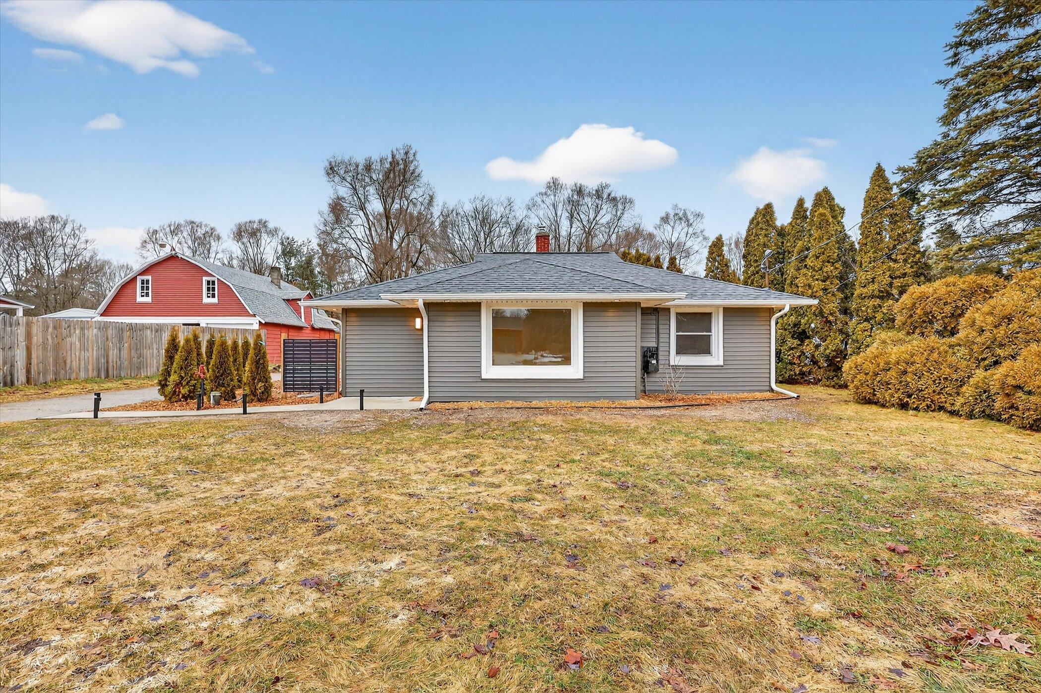 4261 13 Mile Road NE