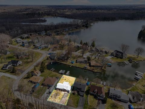 3318 Shawnee Trail Hamburg Township MI 48169