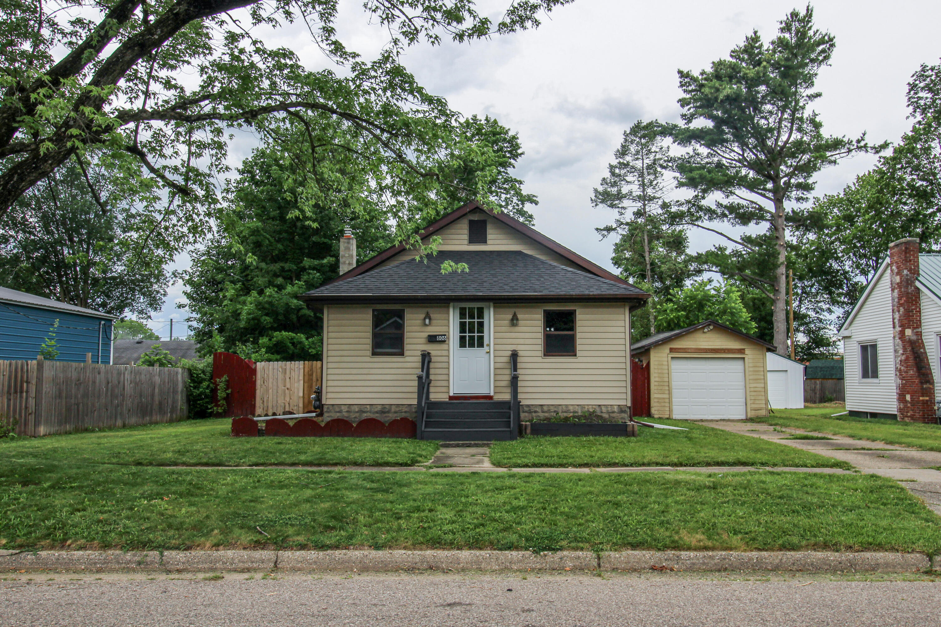 806 West Street