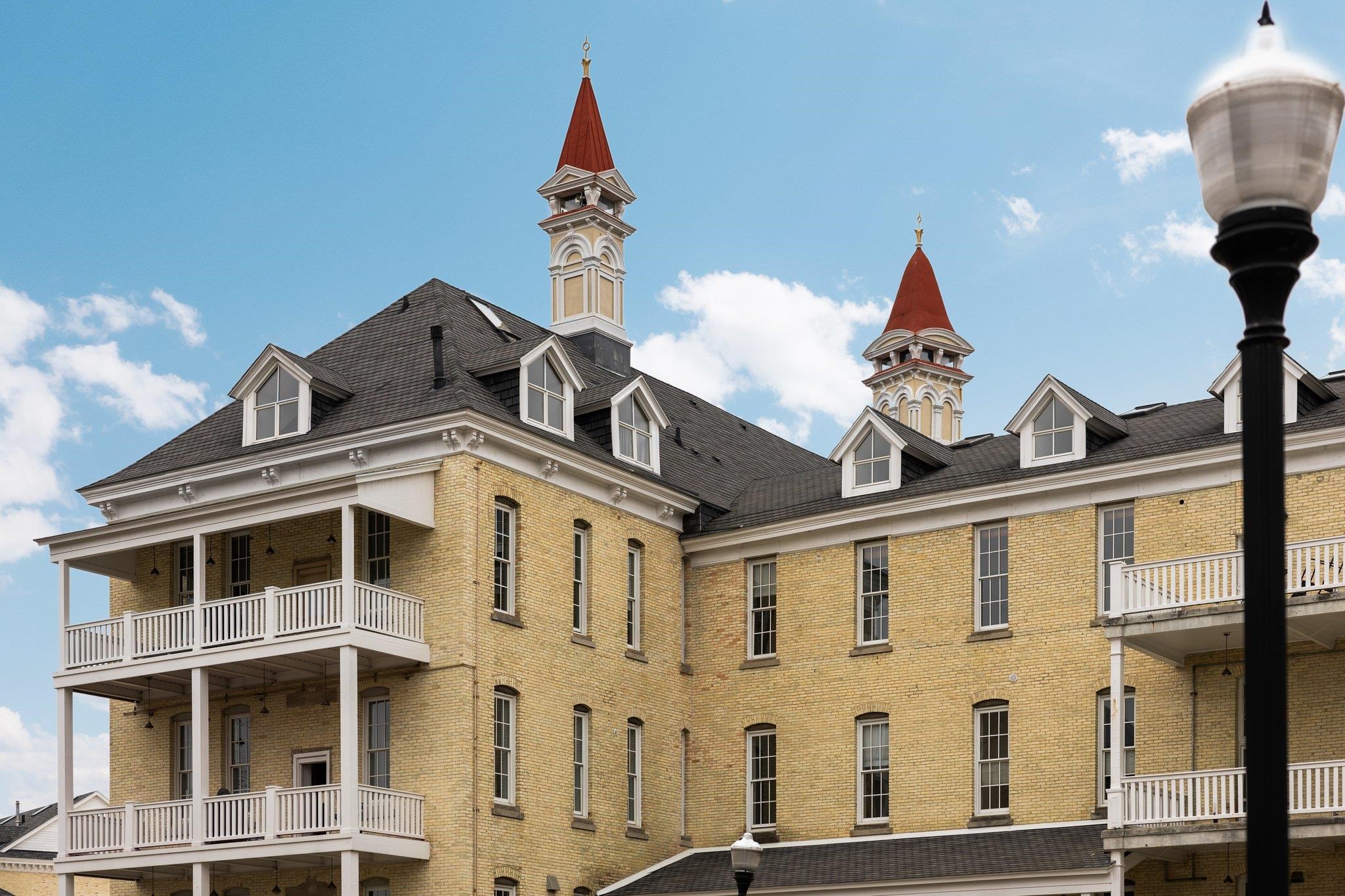 800-311 Cottageview Drive