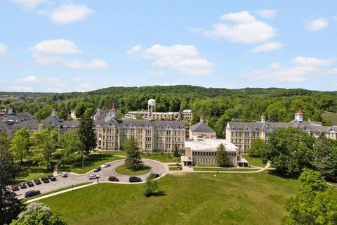 800-311 Cottageview Drive Traverse City City MI 49684