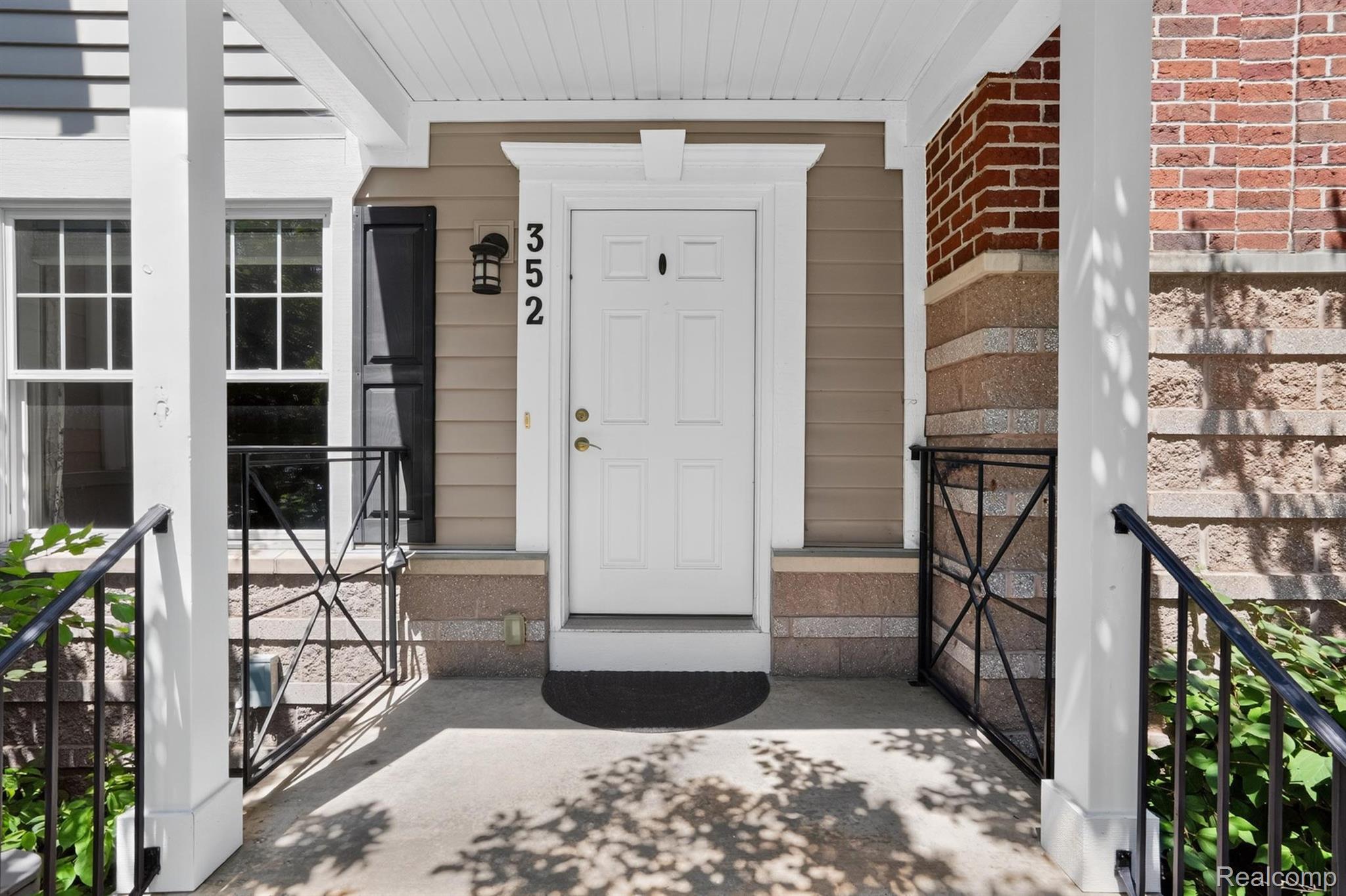 352 W Grand River Avenue 3