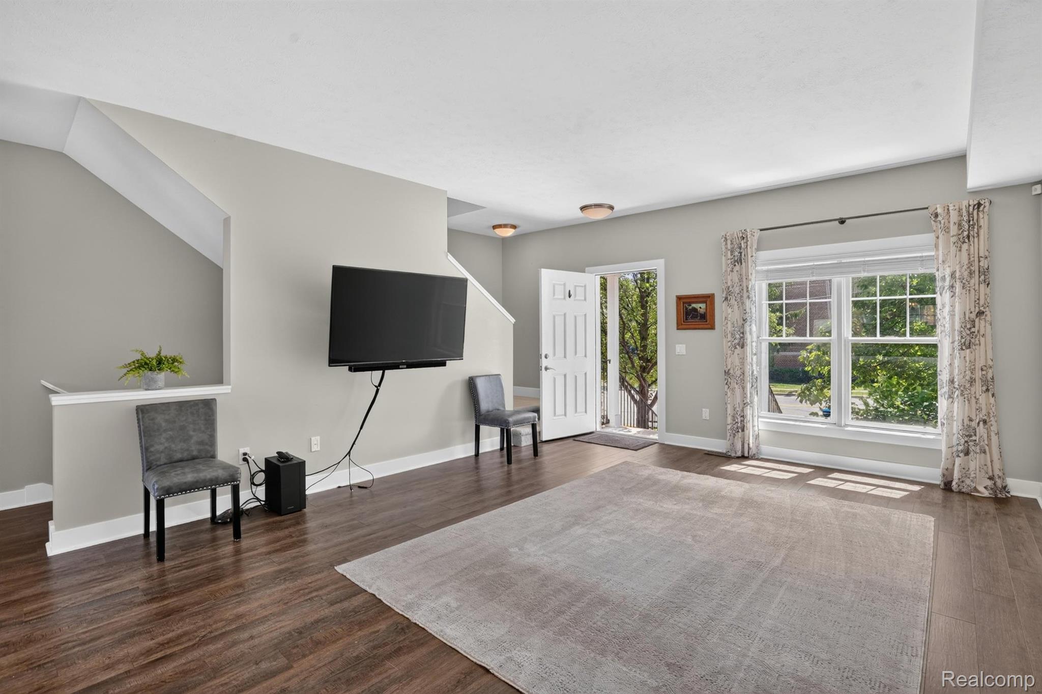 352 W Grand River Avenue 3
