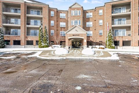 2104 Country Club Drive St Clair Shores City MI 48082