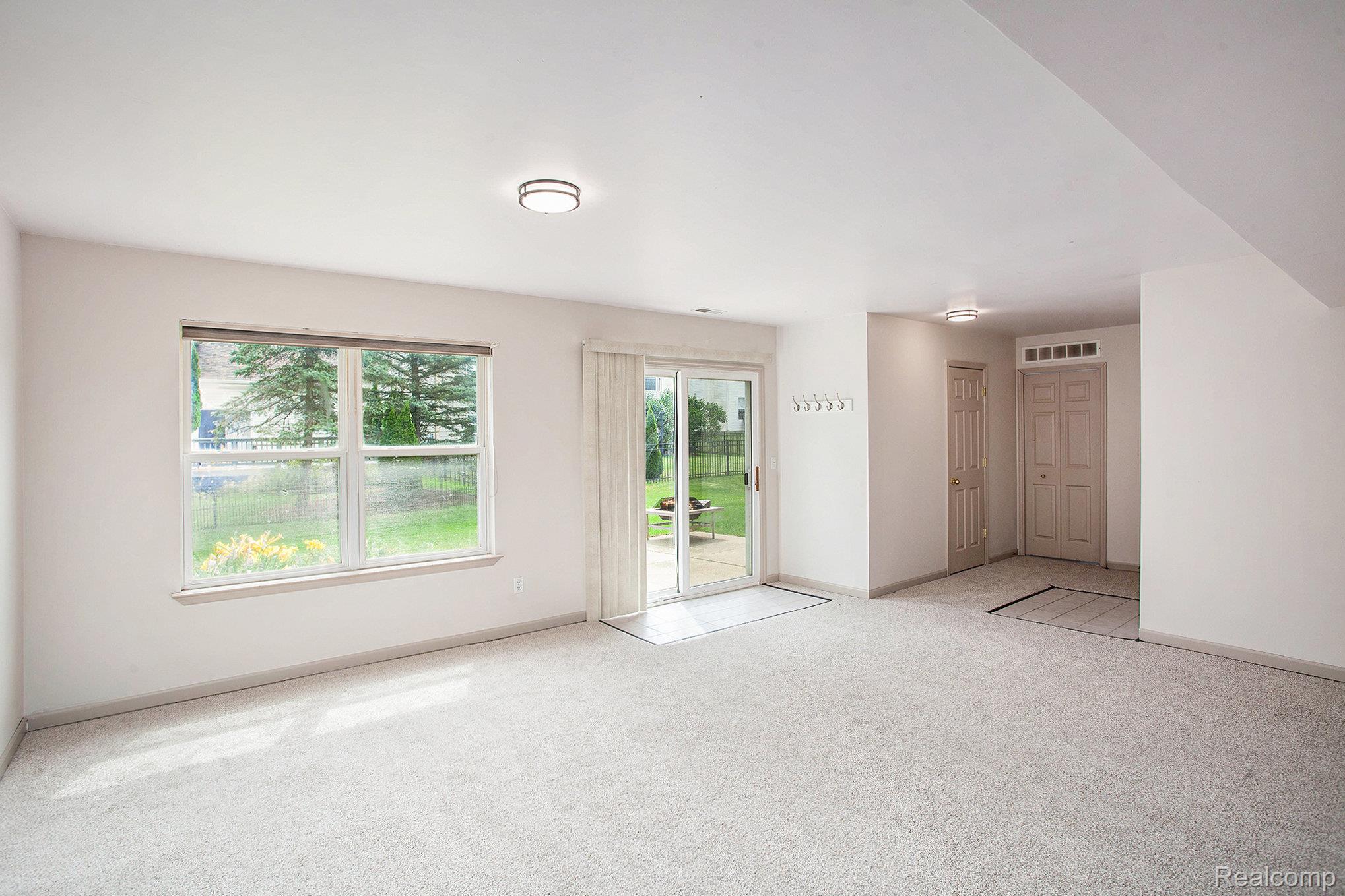 Orion Charter Township, Michigan 48360, United States, 4 Bedrooms Bedrooms, ,3 BathroomsBathrooms,Residential,Pending,214867