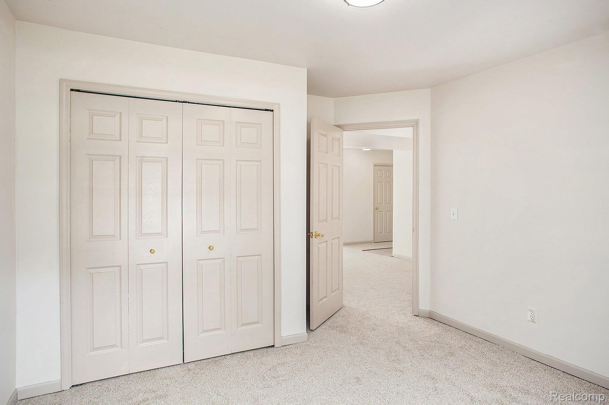 Orion Charter Township, Michigan 48360, United States, 4 Bedrooms Bedrooms, ,3 BathroomsBathrooms,Residential,Pending,214867