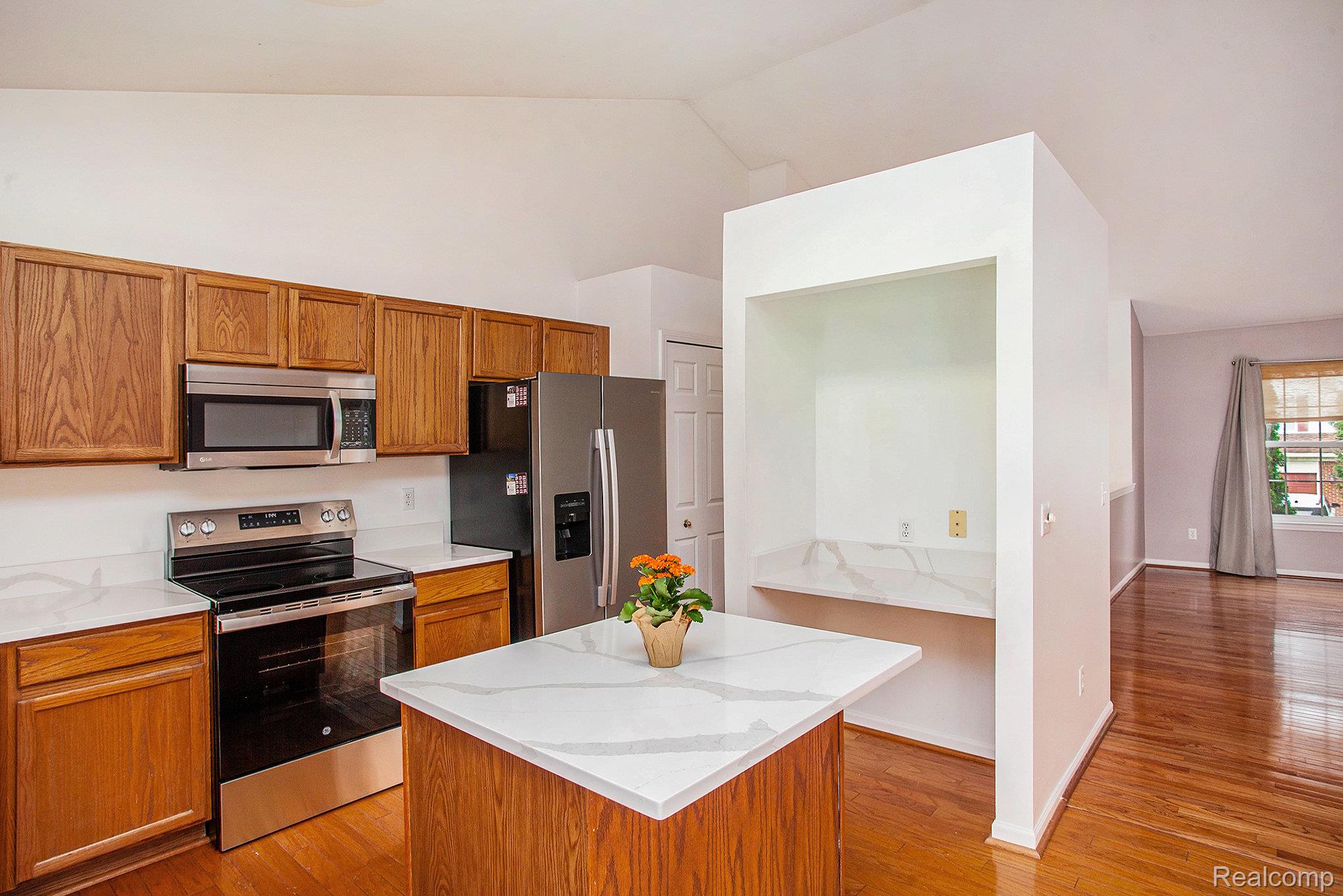 Orion Charter Township, Michigan 48360, United States, 4 Bedrooms Bedrooms, ,3 BathroomsBathrooms,Residential,Pending,214867