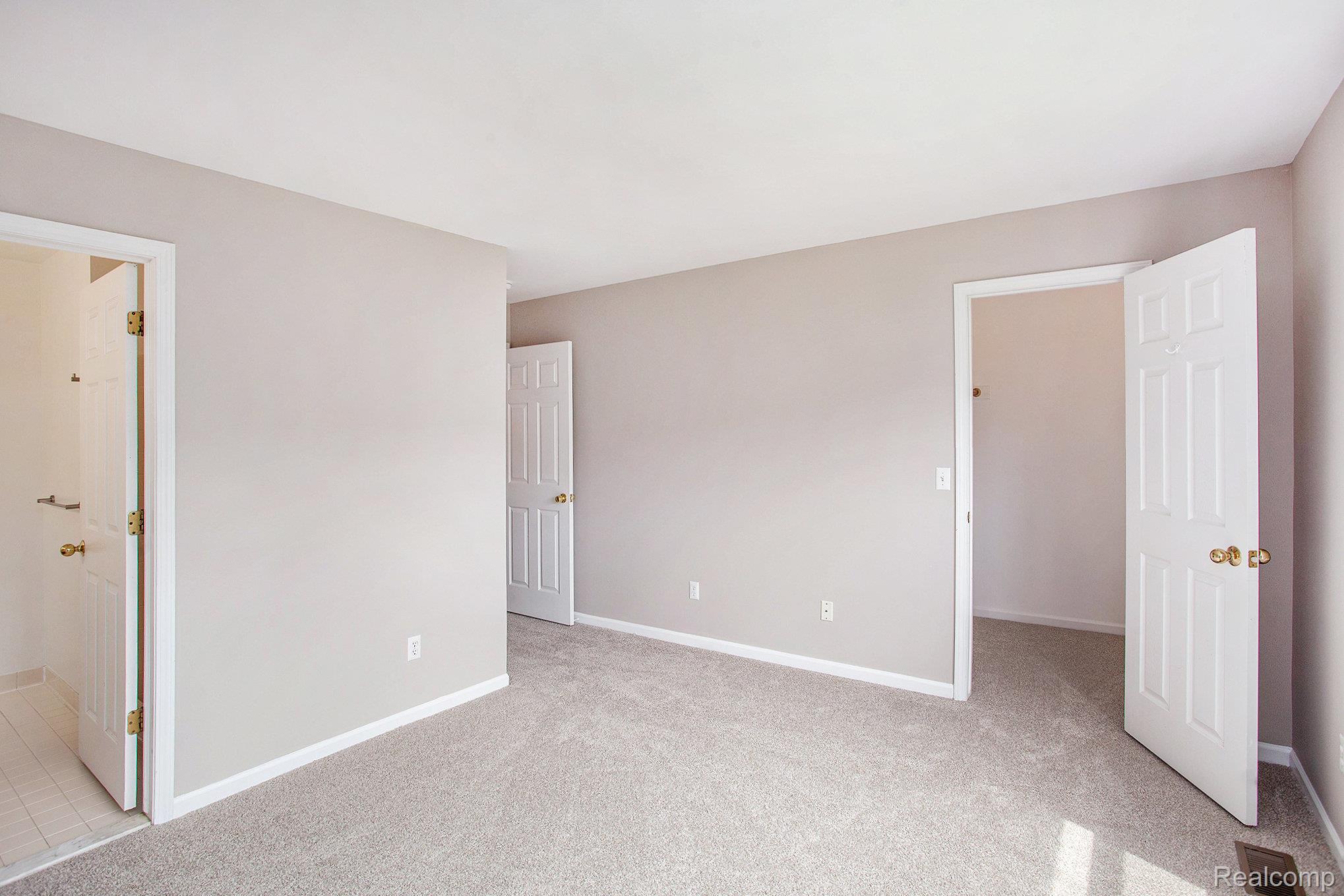 Orion Charter Township, Michigan 48360, United States, 4 Bedrooms Bedrooms, ,3 BathroomsBathrooms,Residential,Pending,214867