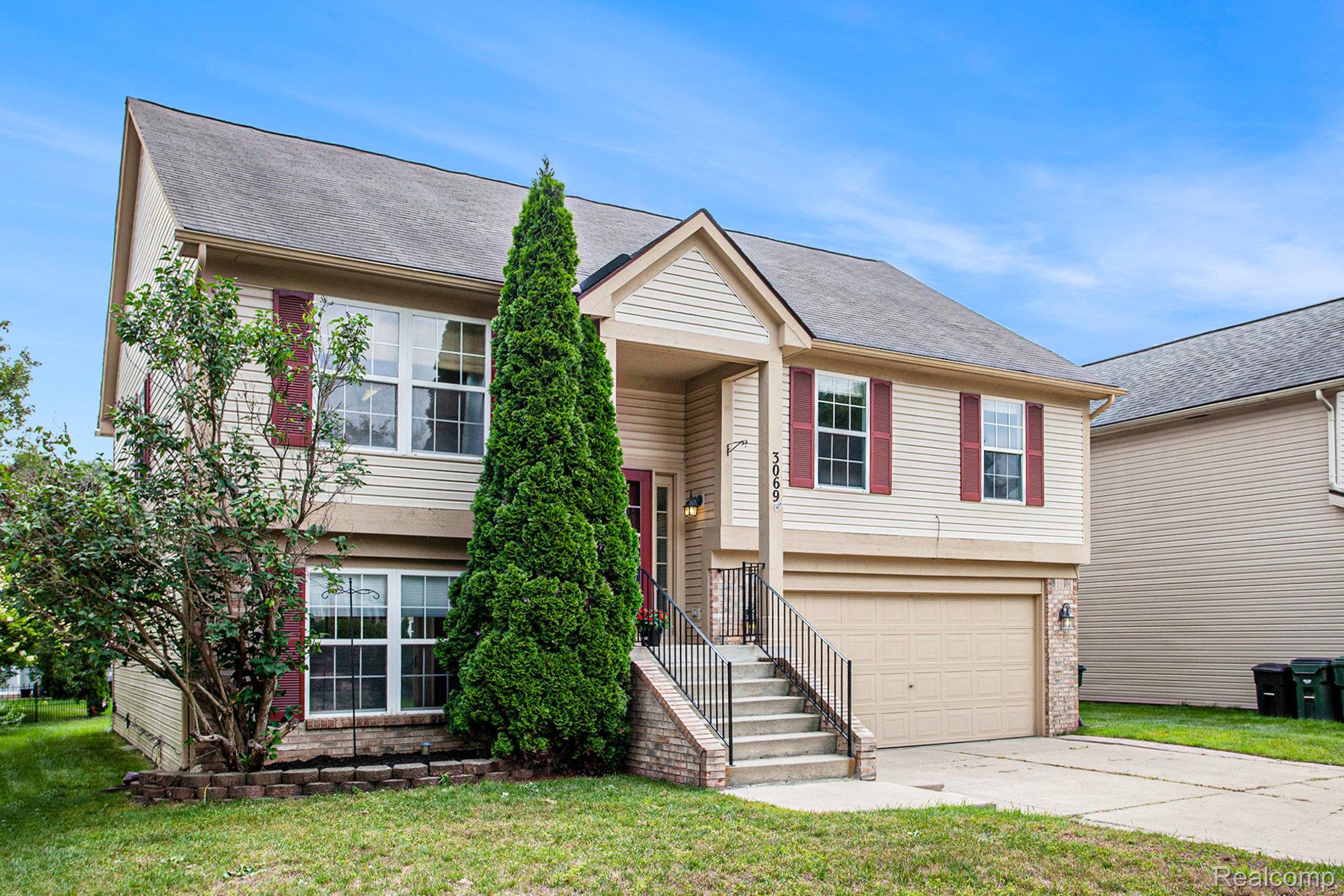 Orion Charter Township, Michigan 48360, United States, 4 Bedrooms Bedrooms, ,3 BathroomsBathrooms,Residential,Pending,214867