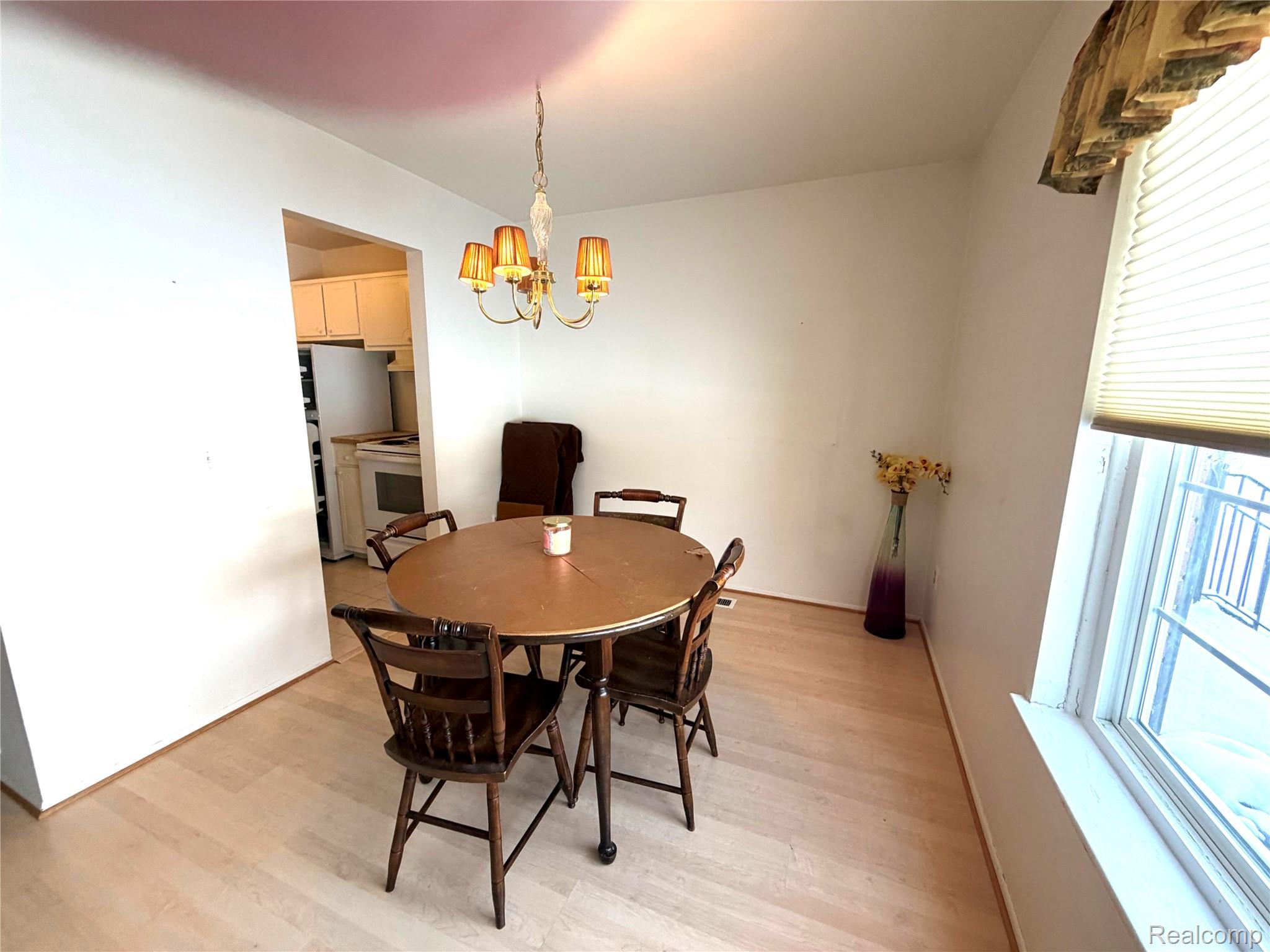 671 E Fox Hills Drive