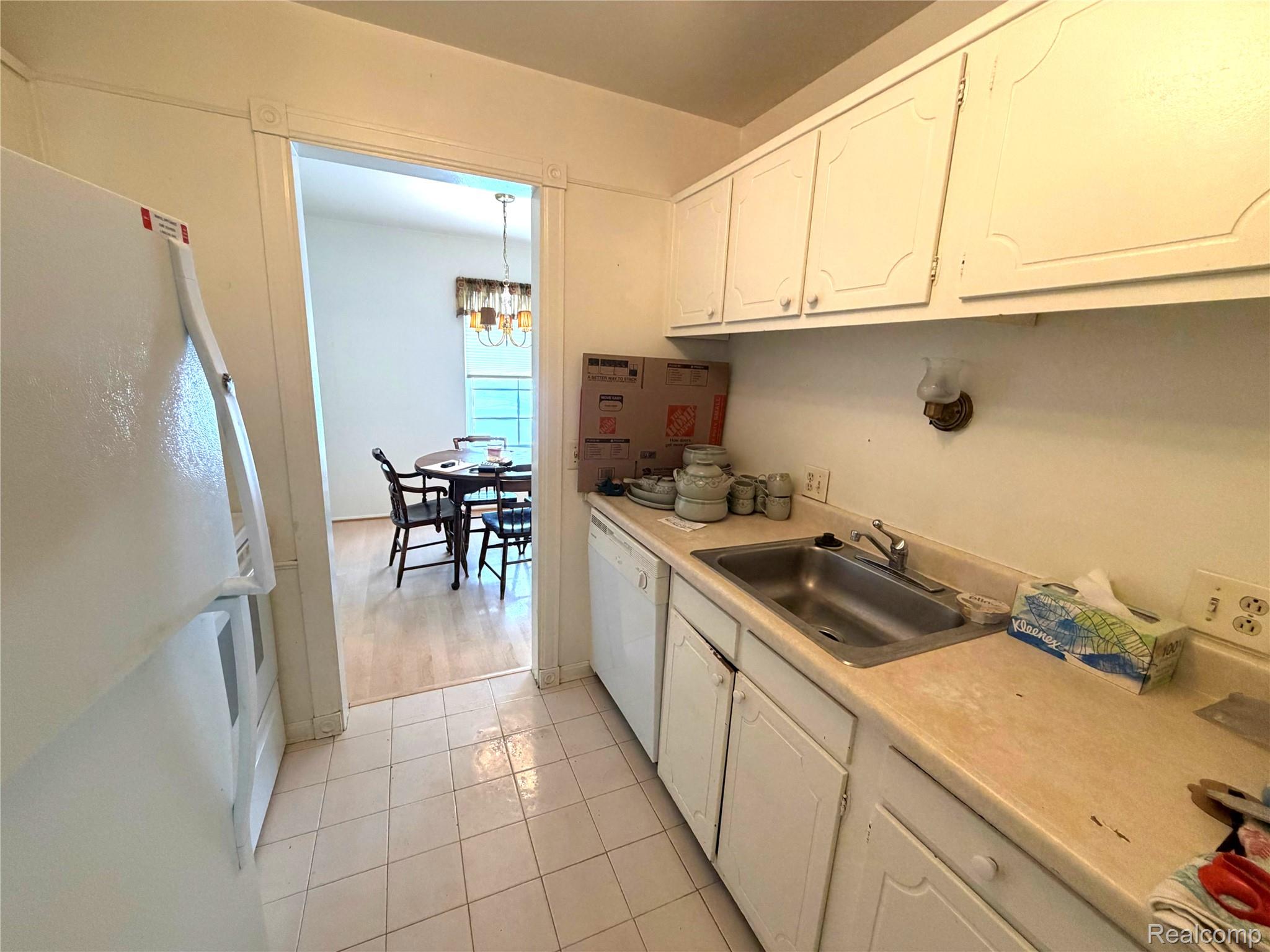 671 E Fox Hills Drive