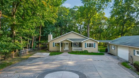 4241 S Shore Street Waterford Charter Township MI 48328