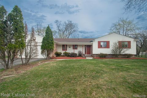 Photo of 24690 Lakeland Street, Farmington Hills City, MI 48336 (MLS # 20261026468)